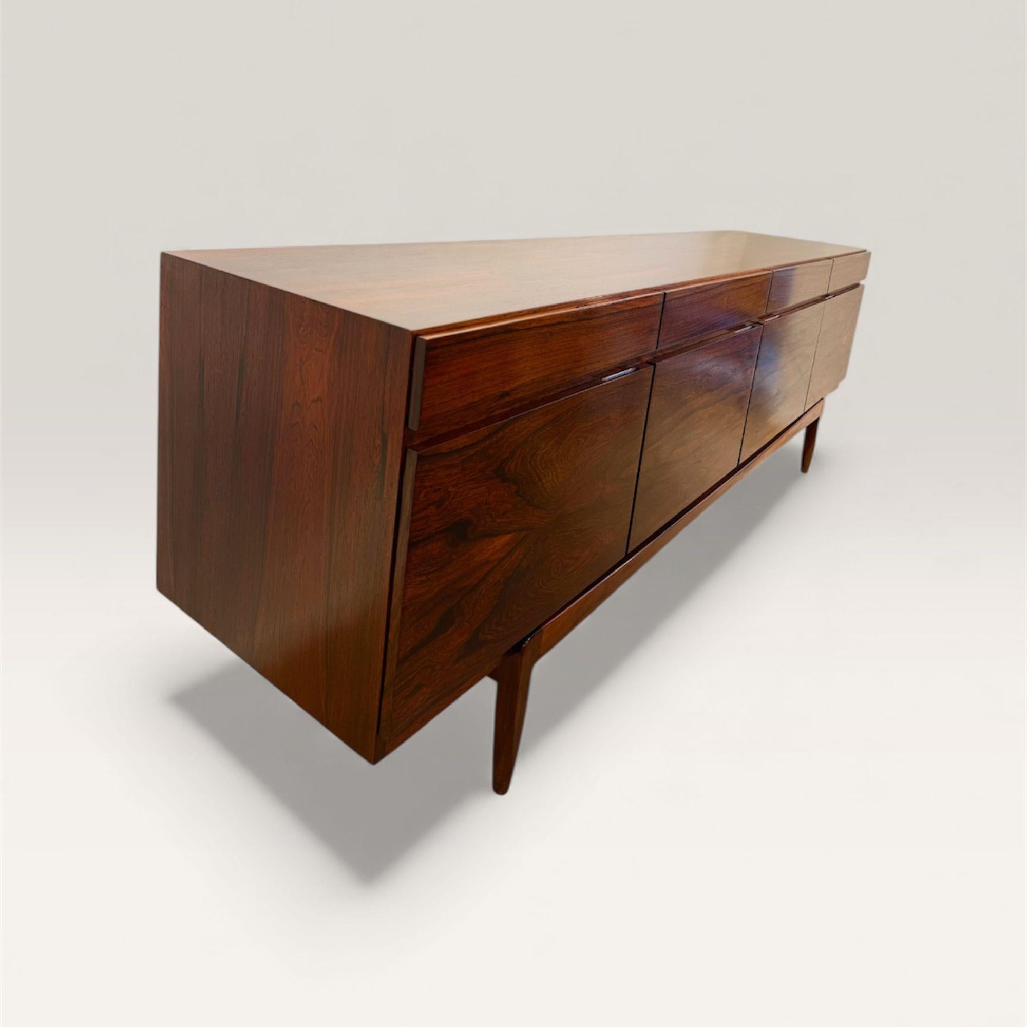 Enfilade FA66 par Ib Kofod Larsen For Sale 1