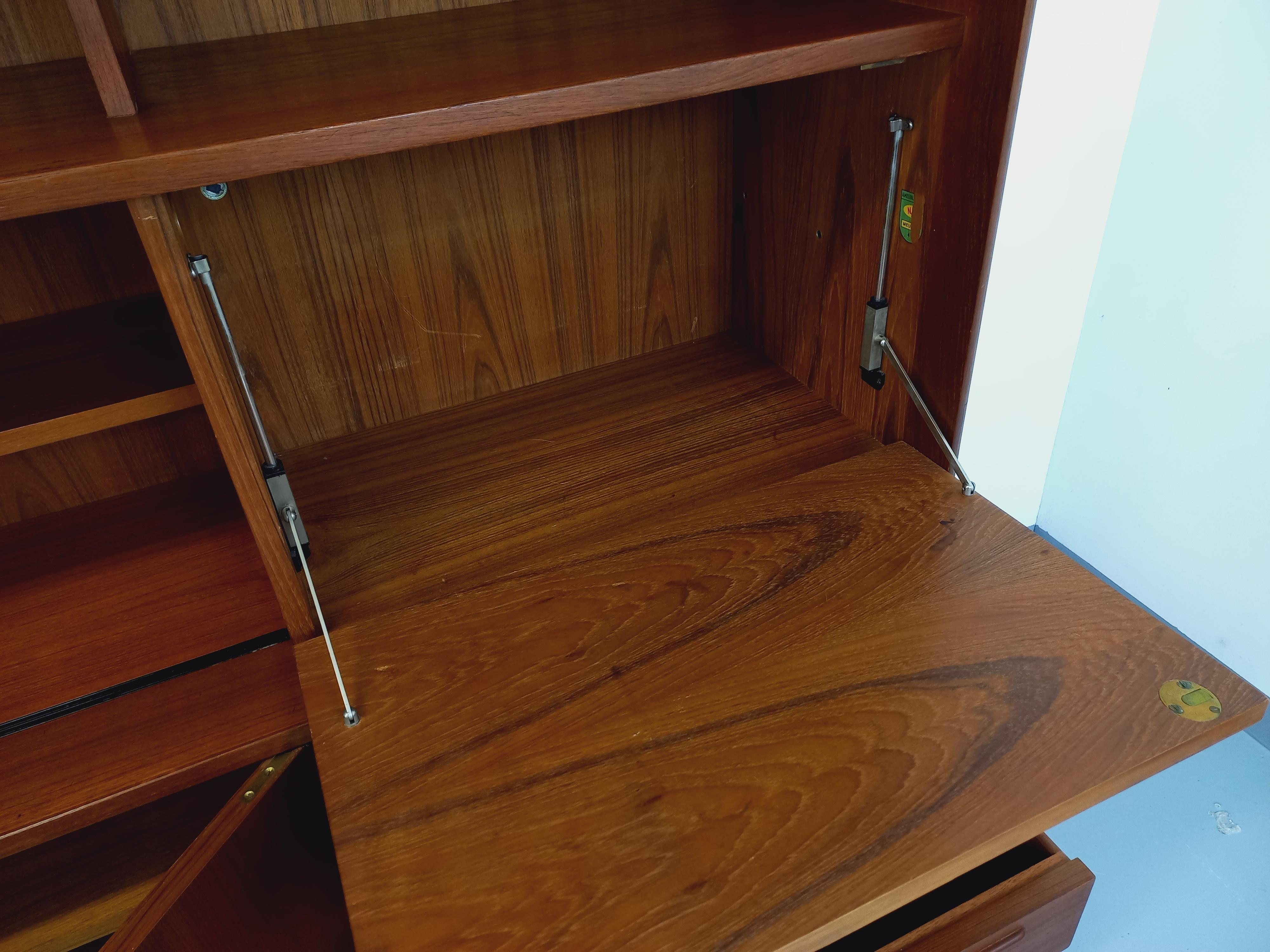 Enfilade haute scandinave vintage en teck des années 50 60 4