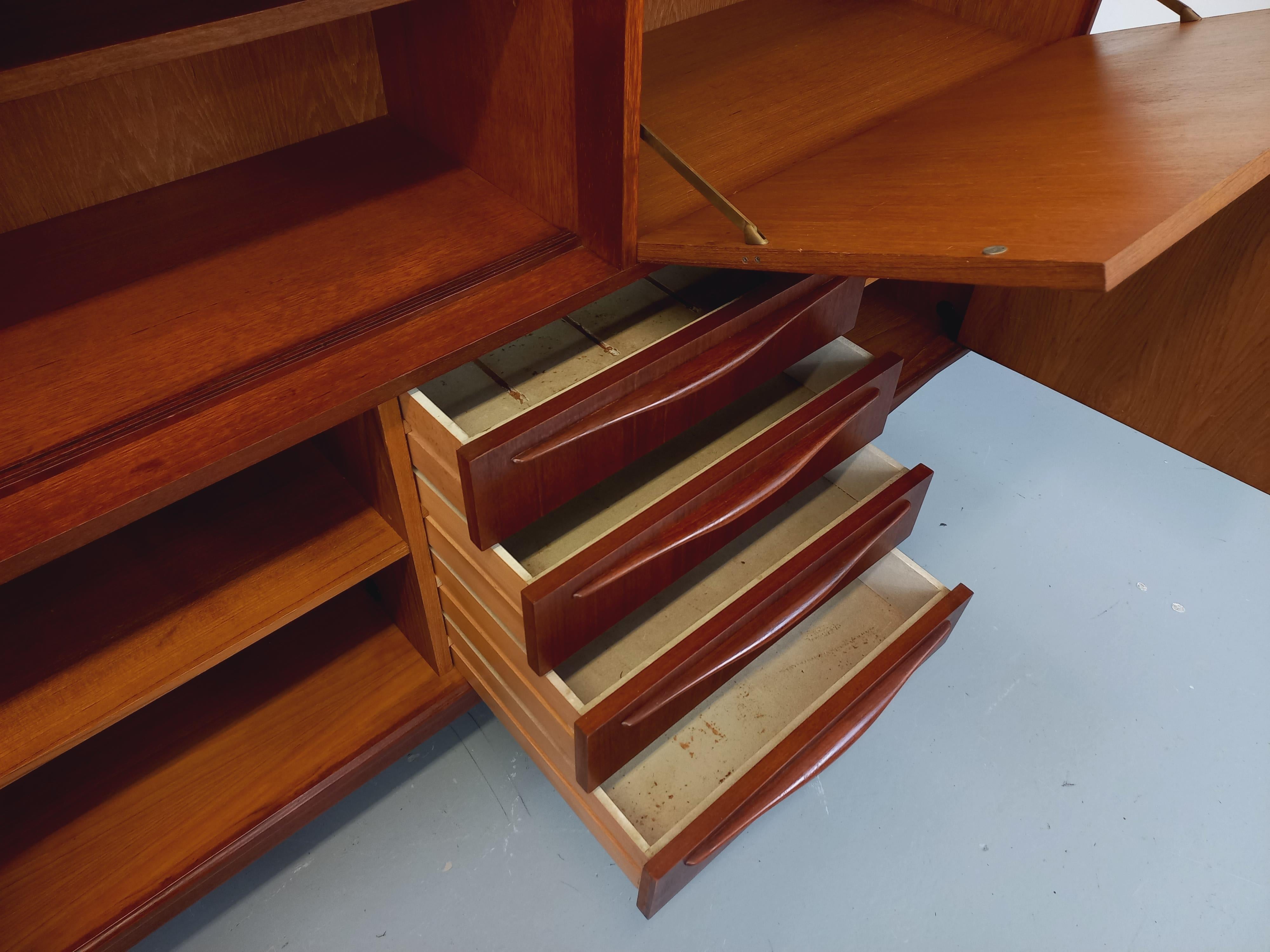 Enfilade haute scandinave vintage en teck des années 50 60 en vente 4