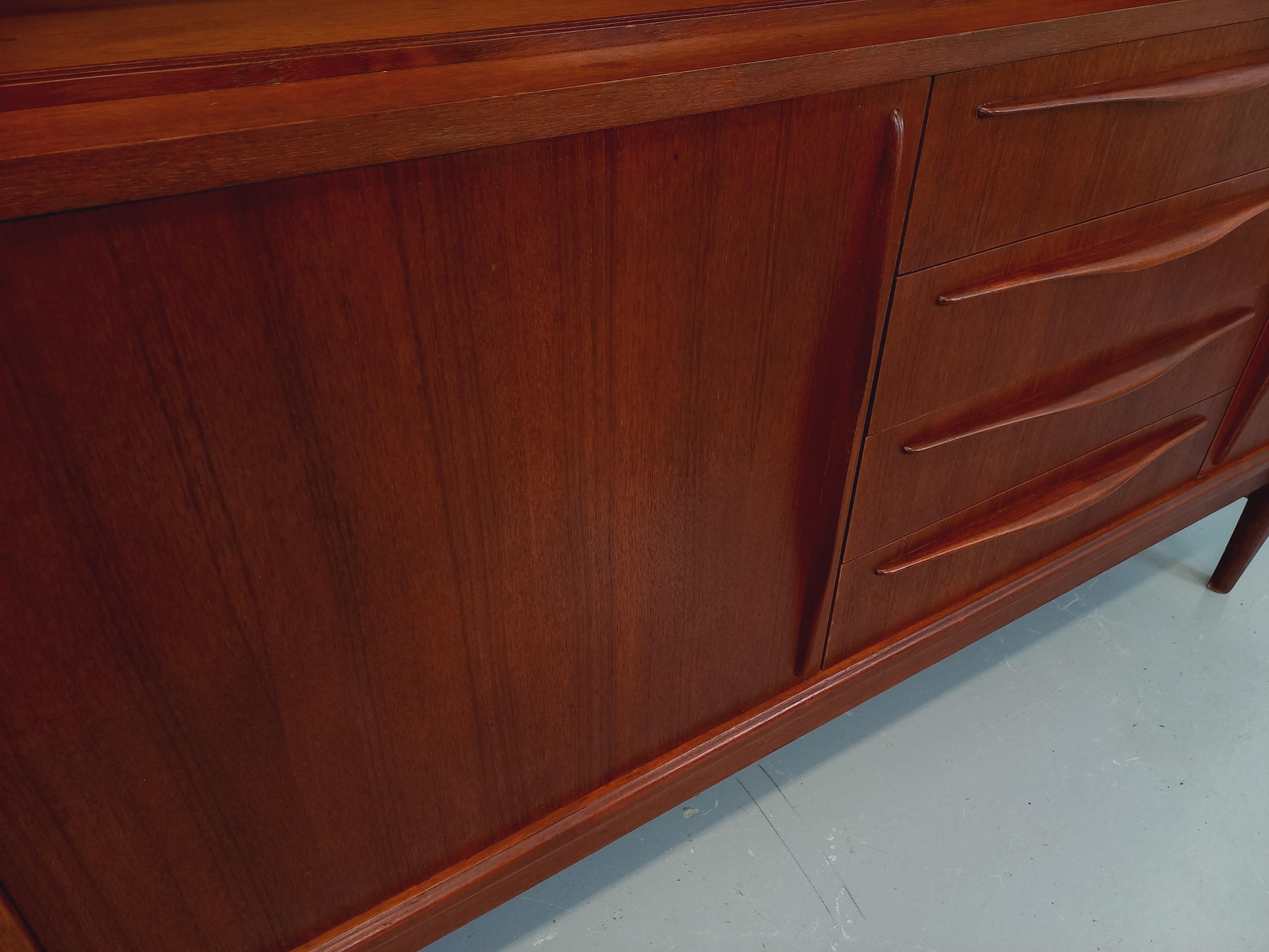 Enfilade haute scandinave vintage en teck des années 50 60 en vente 6