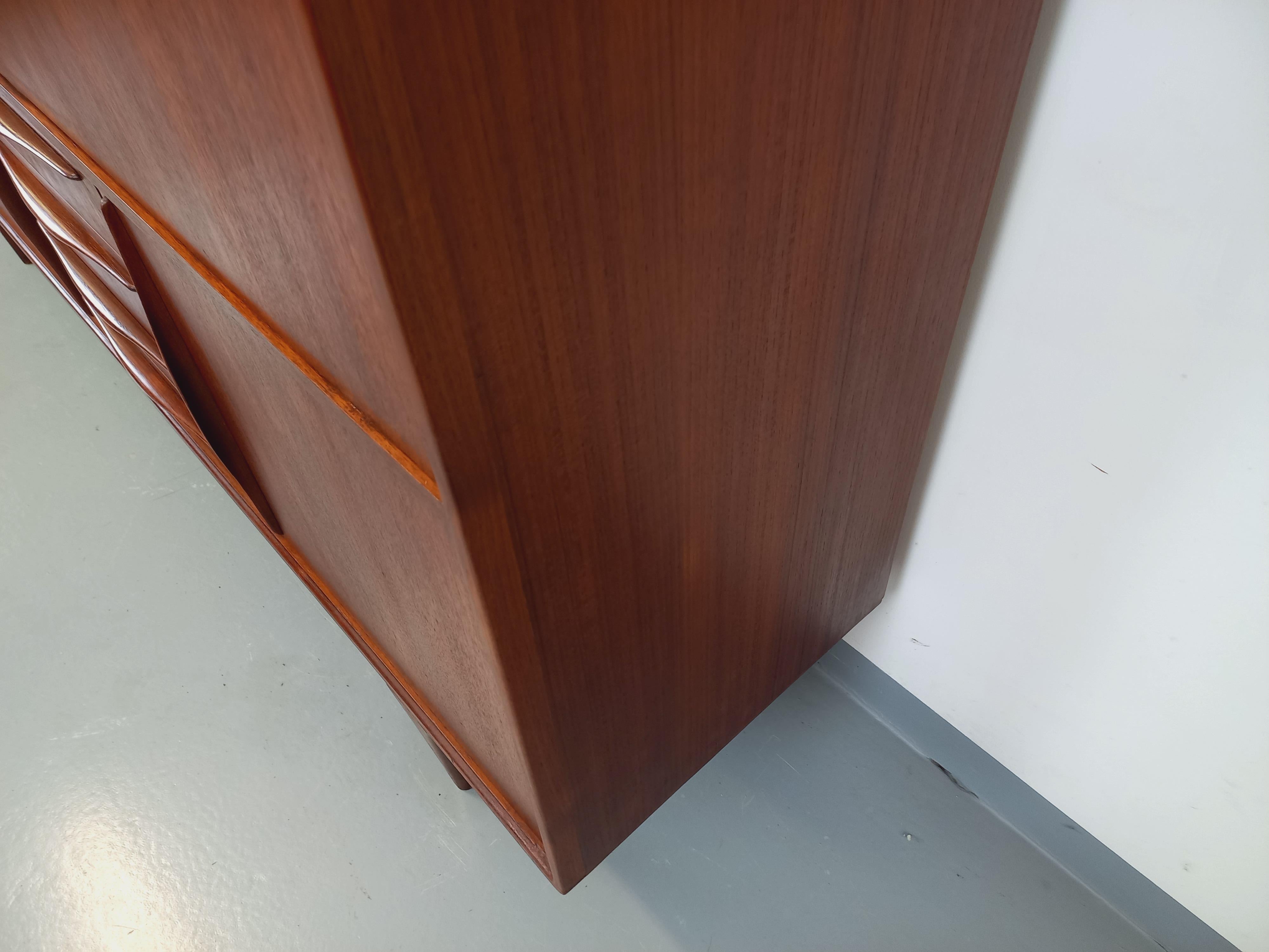 Enfilade haute scandinave vintage en teck des années 50 60 en vente 7