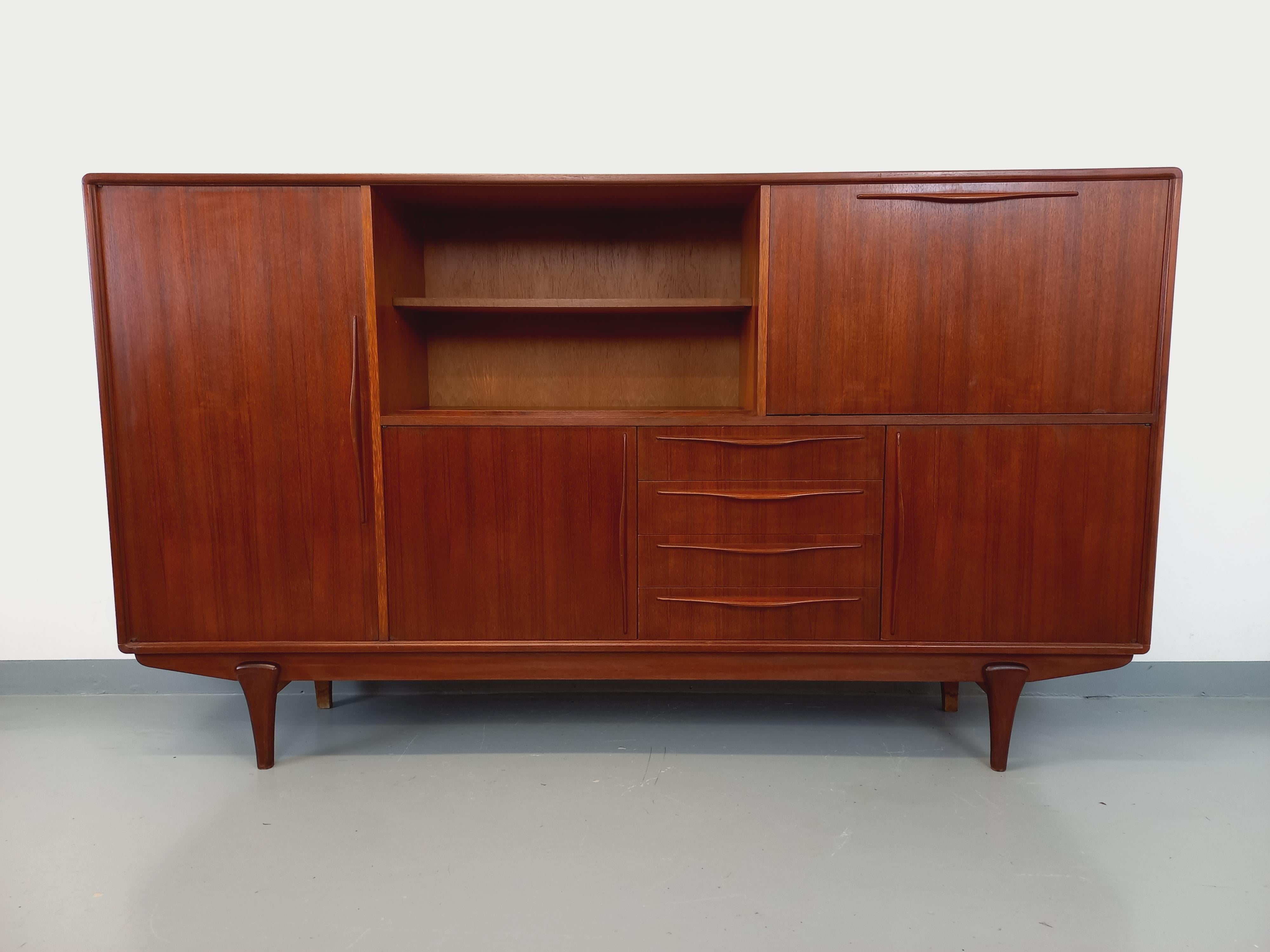 Scandinave moderne Enfilade haute scandinave vintage en teck des années 50 60 en vente