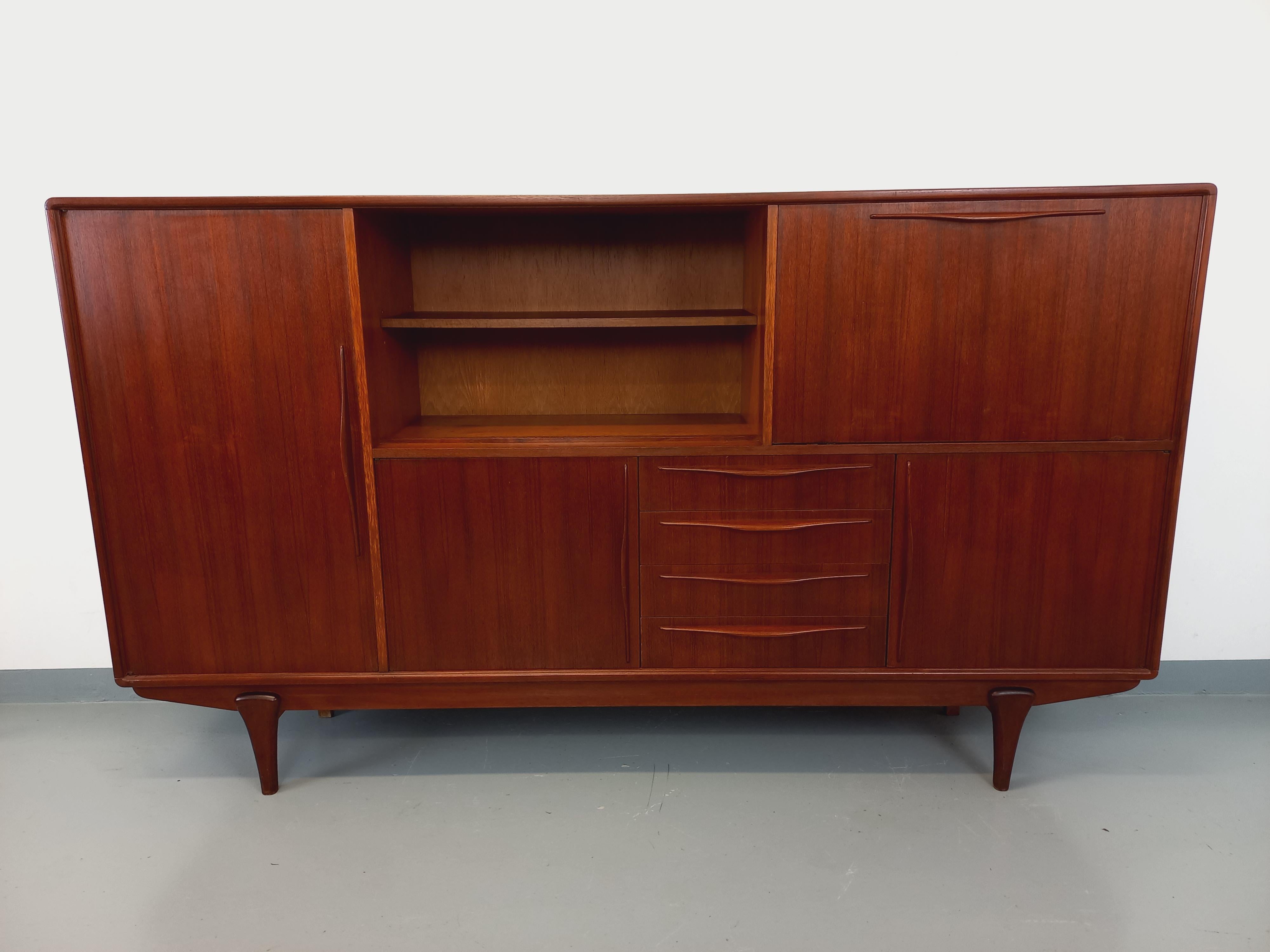 Scandinave Enfilade haute scandinave vintage en teck des années 50 60 en vente