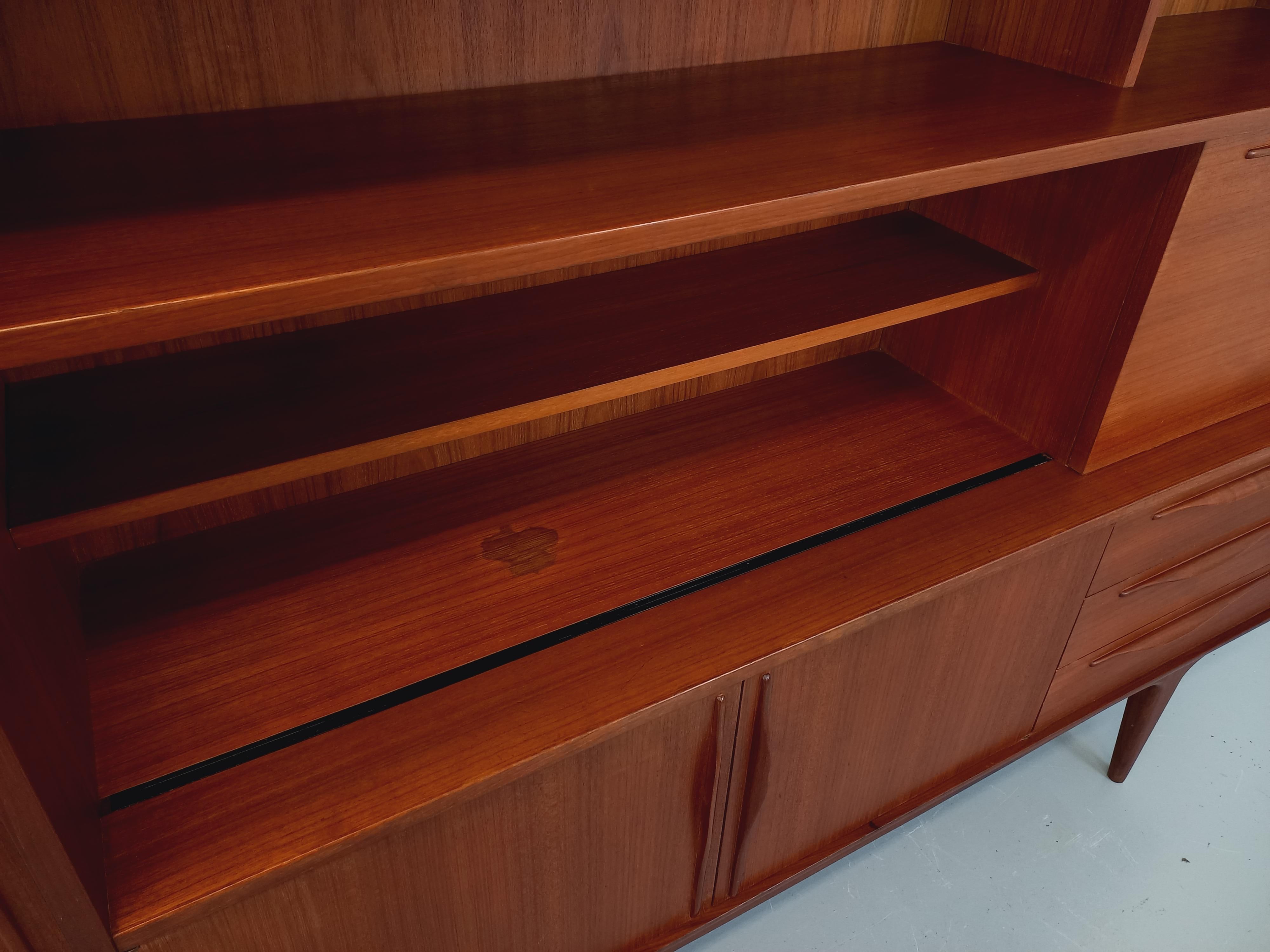 Enfilade haute scandinave vintage en teck des années 50 60 Bon état à BESANÇON, FR