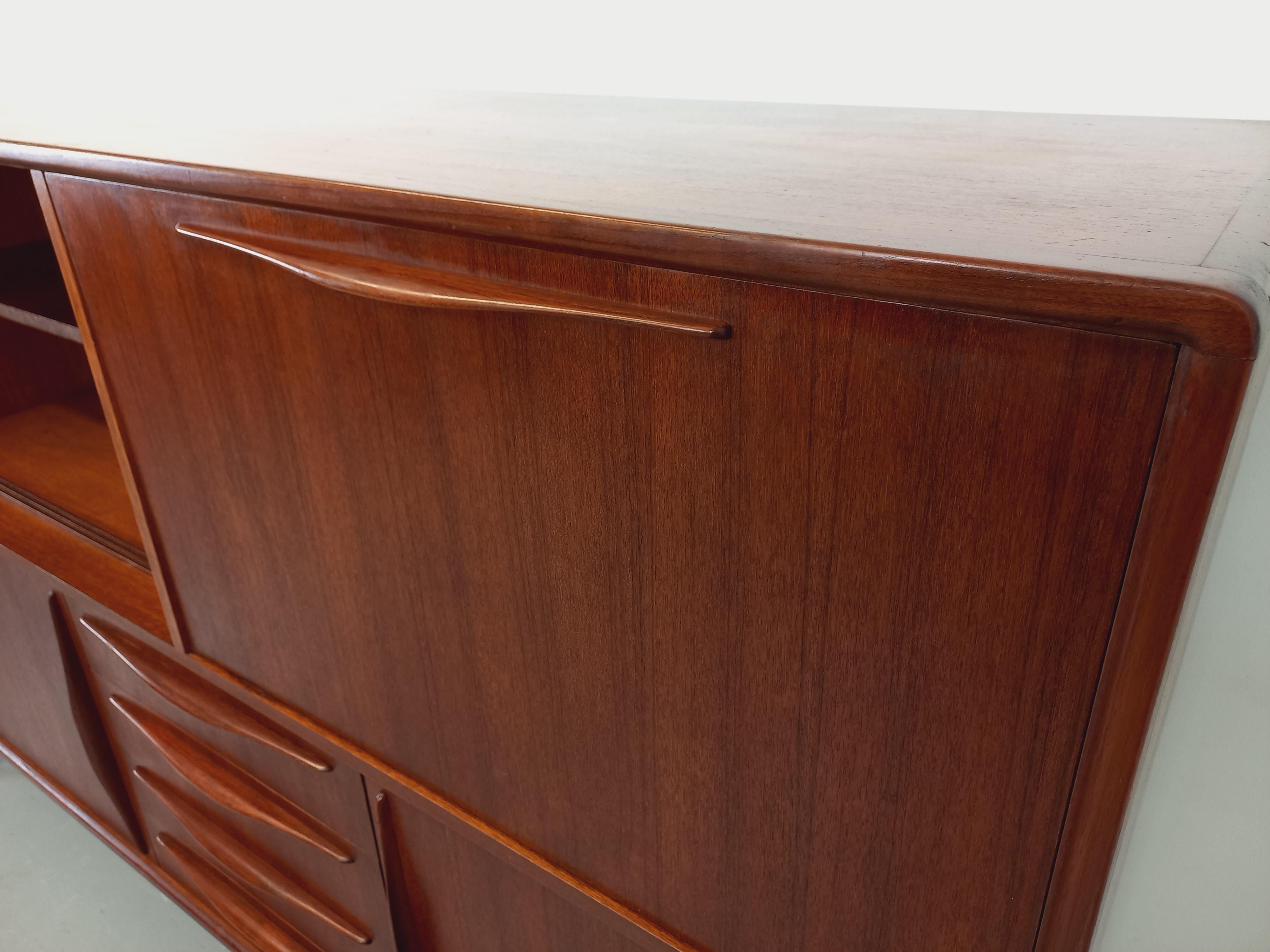 Milieu du XXe siècle Enfilade haute scandinave vintage en teck des années 50 60 en vente