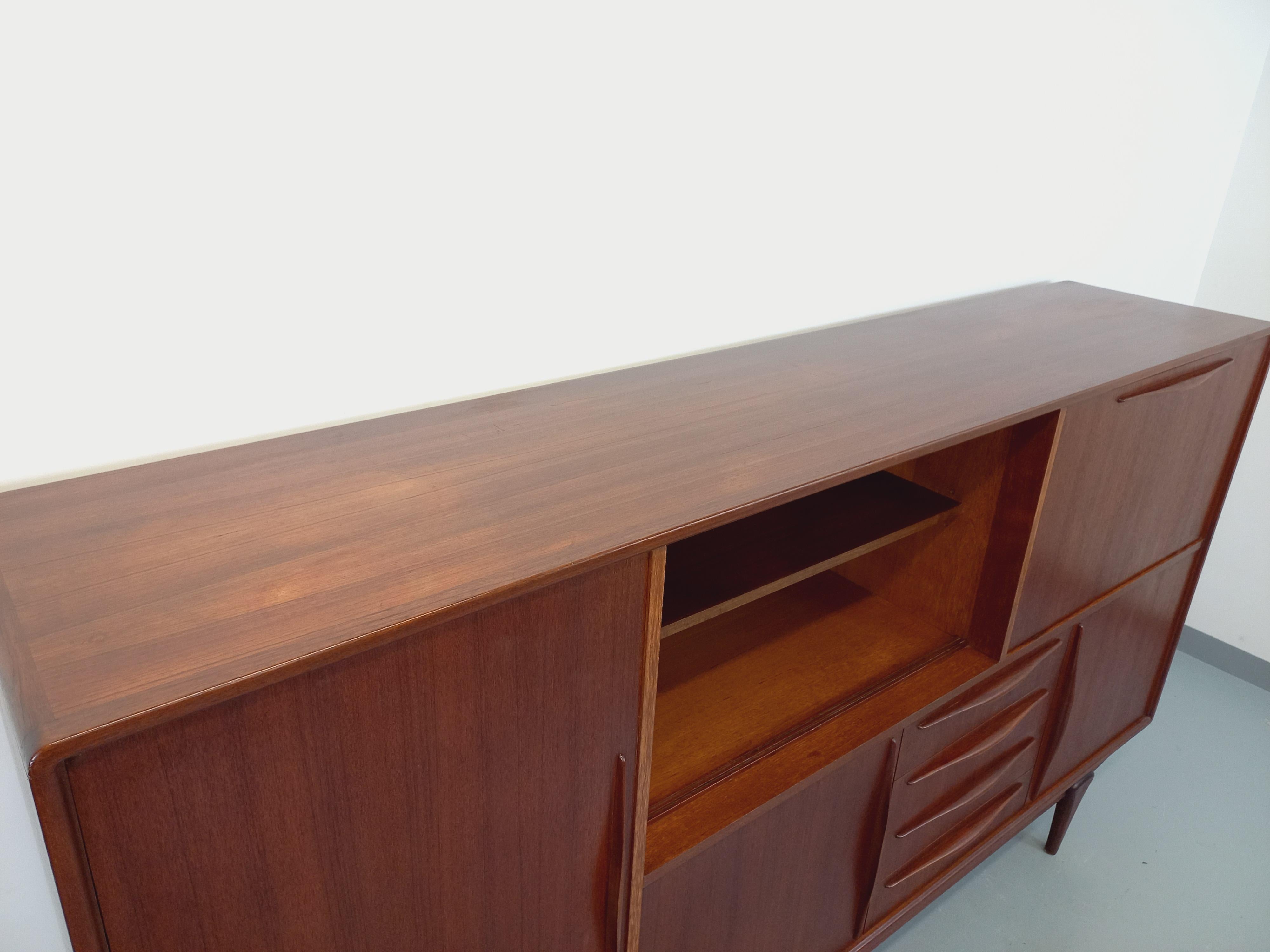 Teck Enfilade haute scandinave vintage en teck des années 50 60 en vente