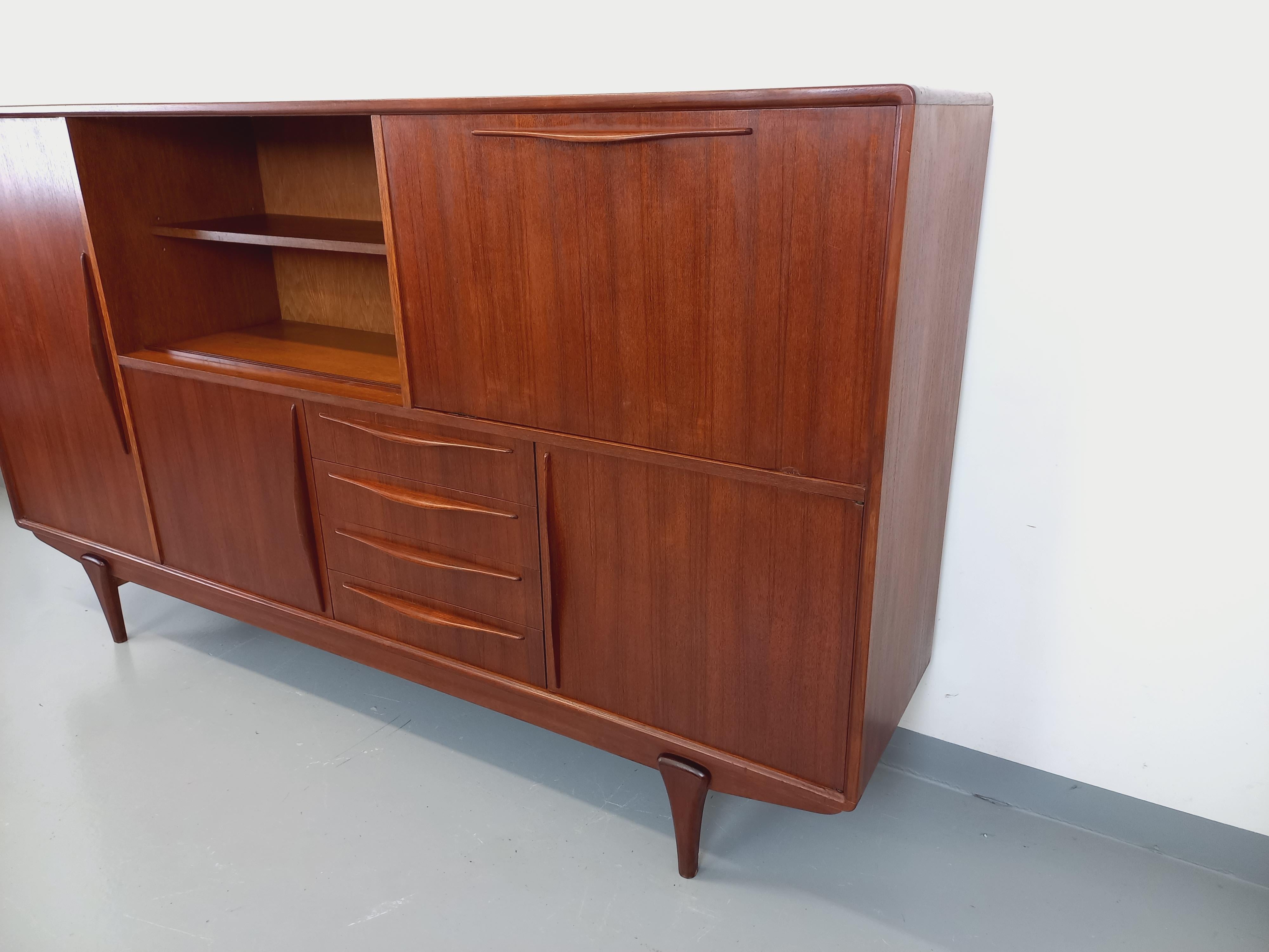 Enfilade haute scandinave vintage en teck des années 50 60 en vente 1
