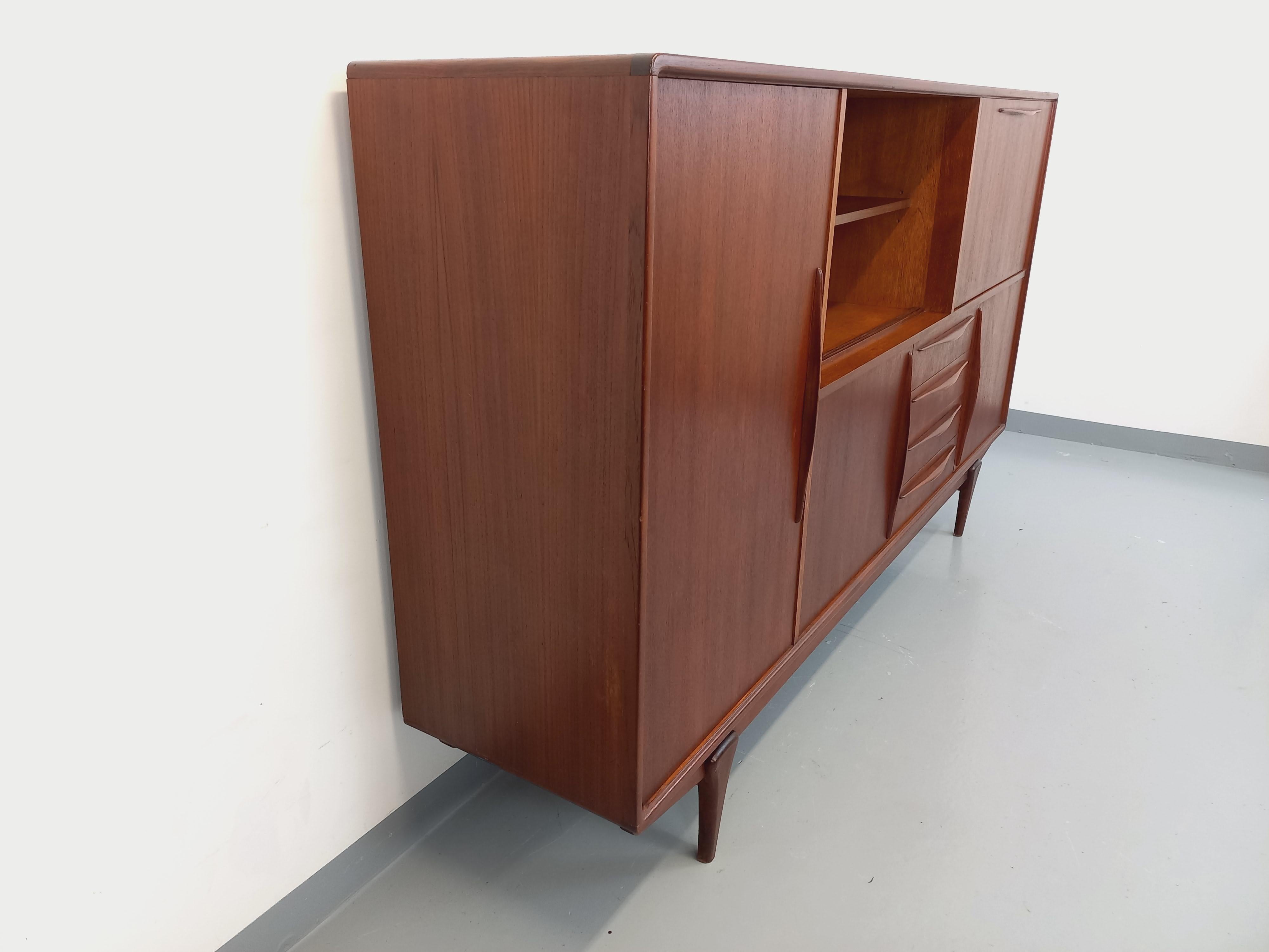 Enfilade haute scandinave vintage en teck des années 50 60 en vente 2