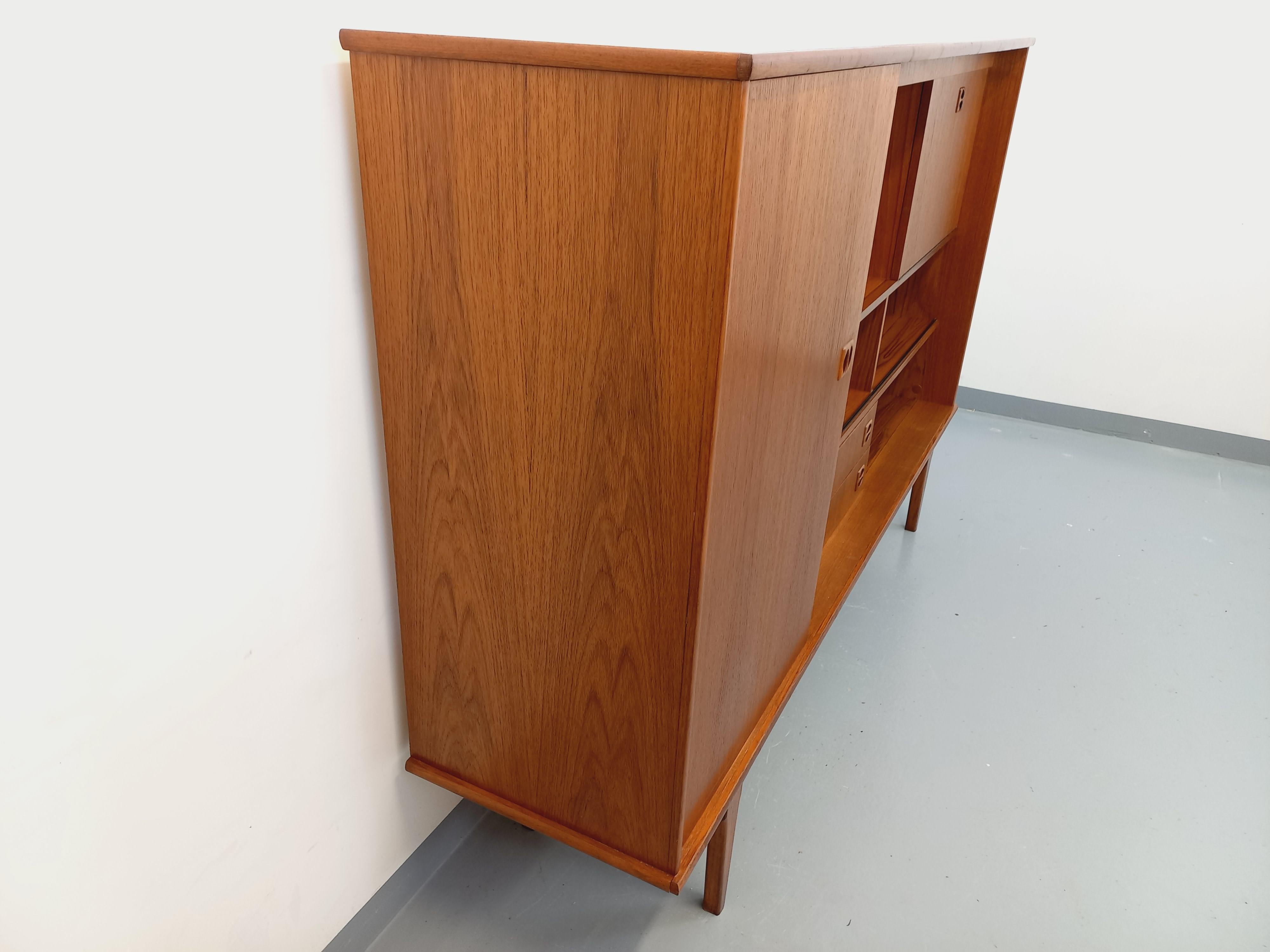 Enfilade haute style scandinave vintage en teck des années 60 in vendita 4