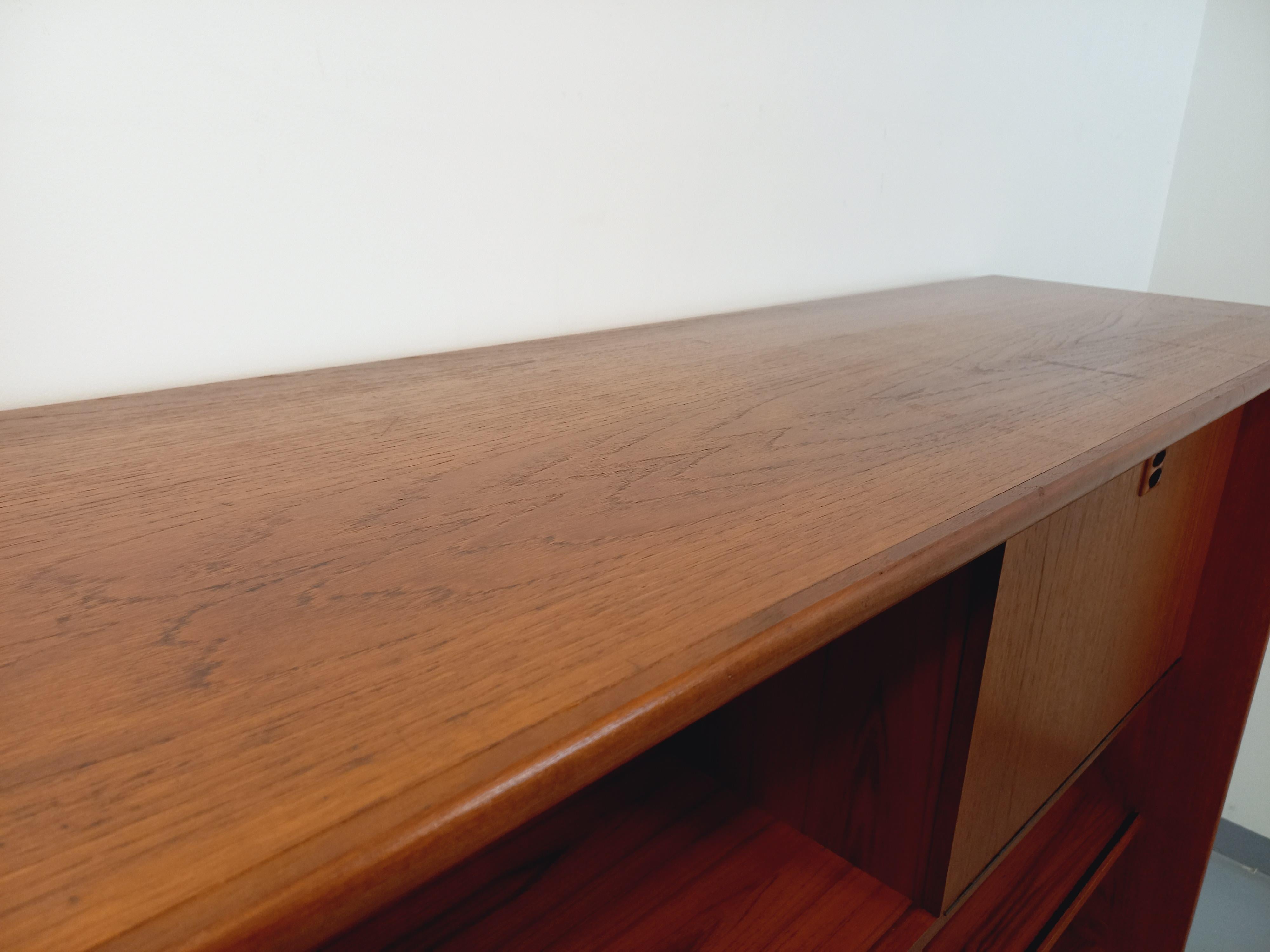 Enfilade haute style scandinave vintage en teck des années 60 in vendita 5