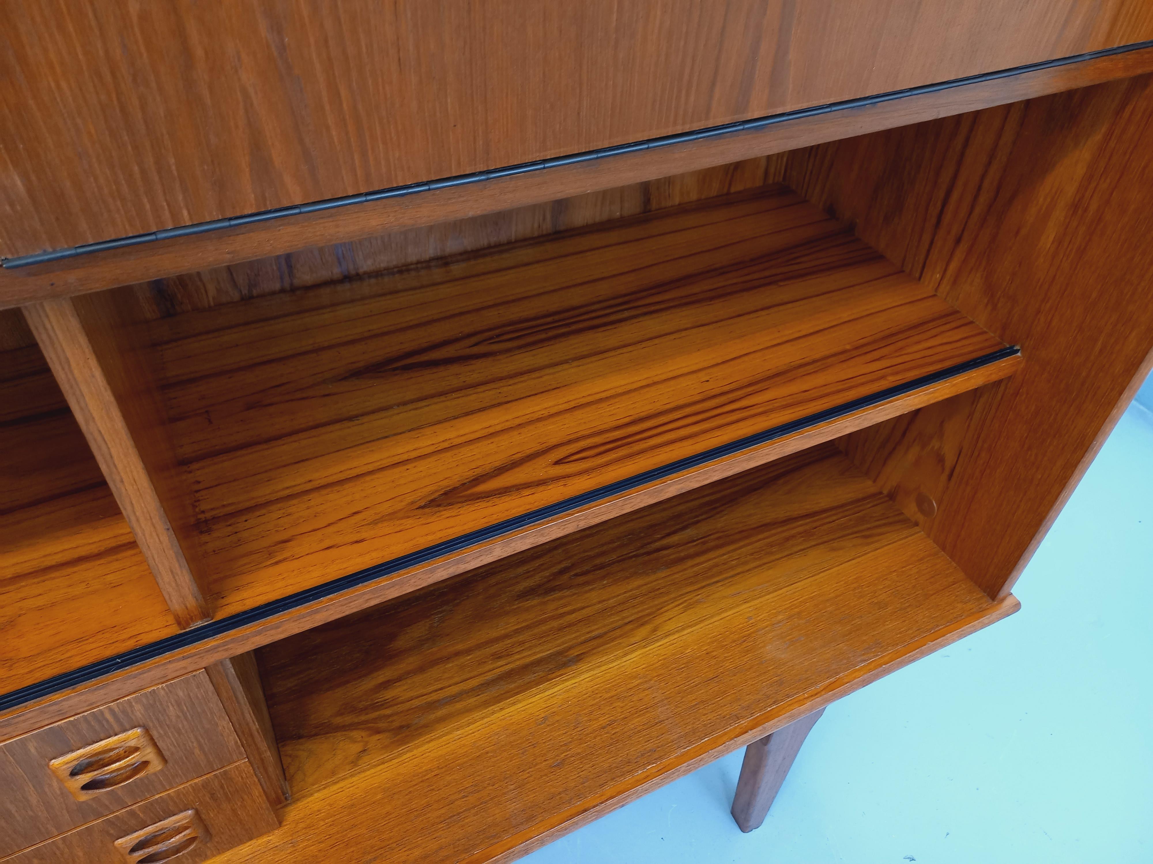 Enfilade haute style scandinave vintage en teck des années 60 in vendita 8