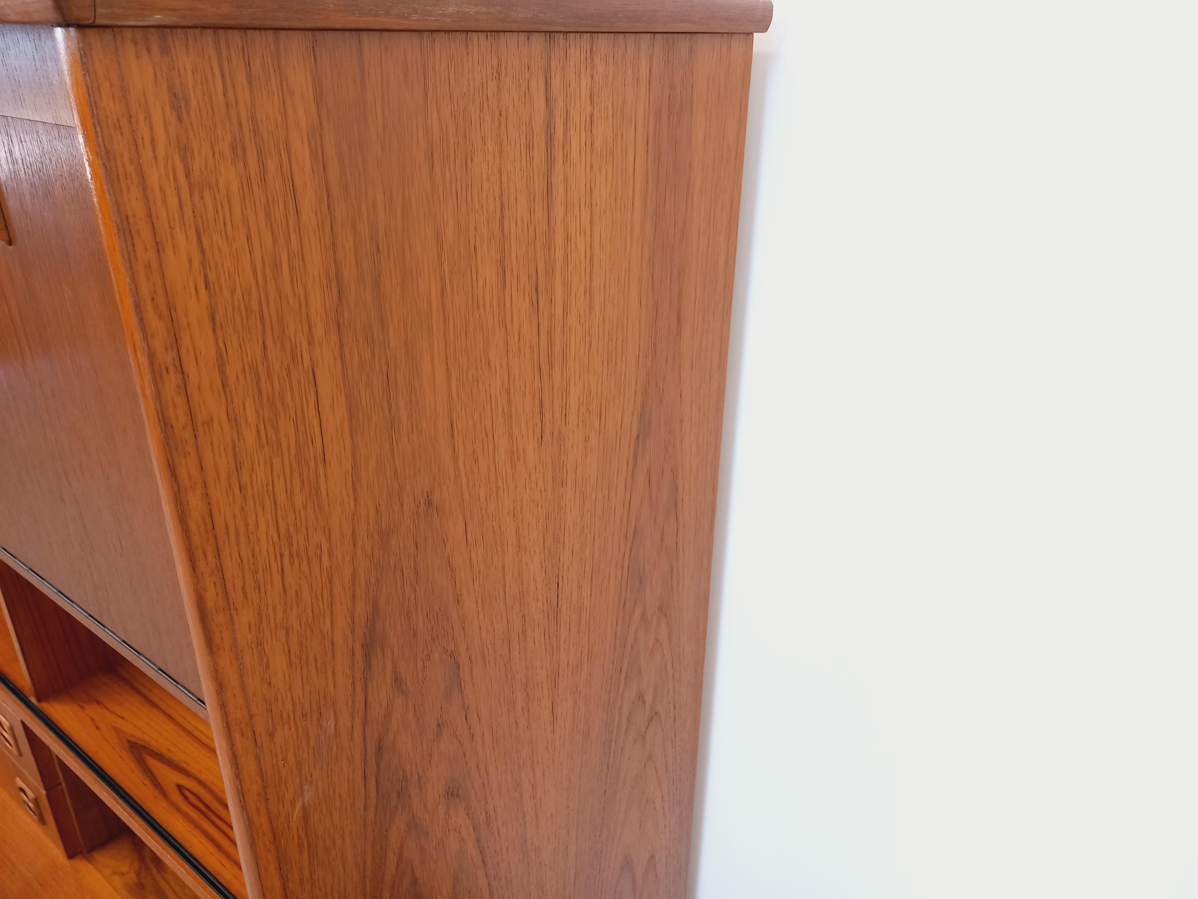 Enfilade haute style scandinave vintage en teck des années 60 in vendita 11