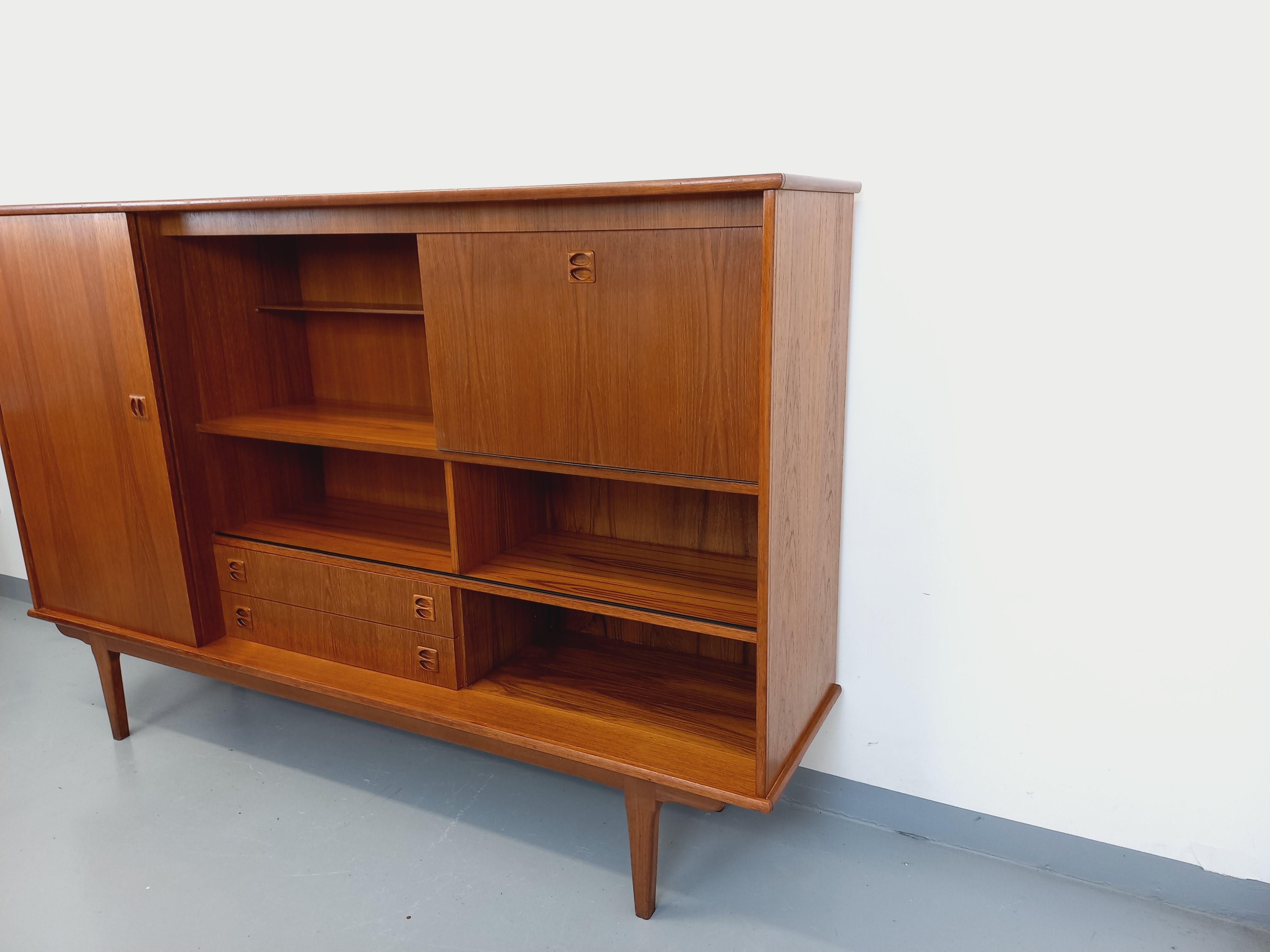 Scandinavo Enfilade haute style scandinave vintage en teck des années 60 in vendita