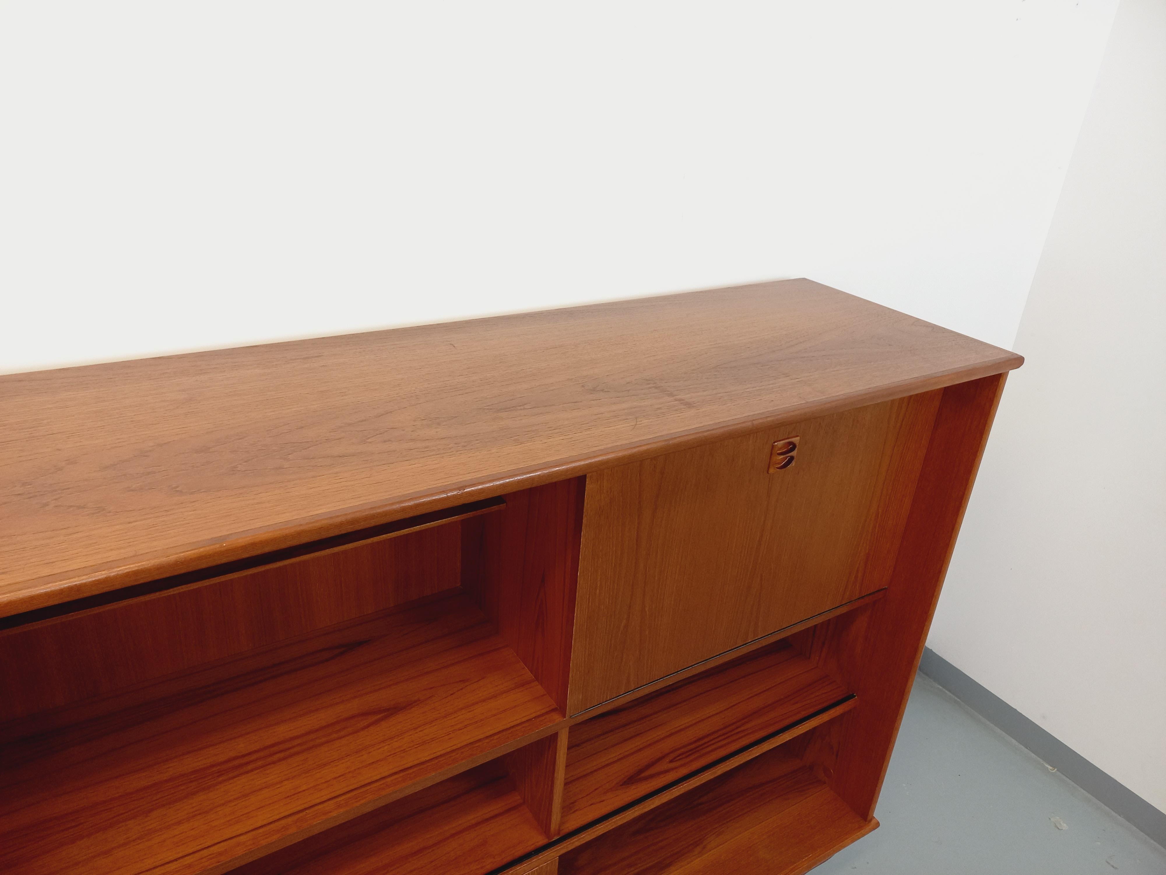 Teak Enfilade haute style scandinave vintage en teck des années 60 in vendita