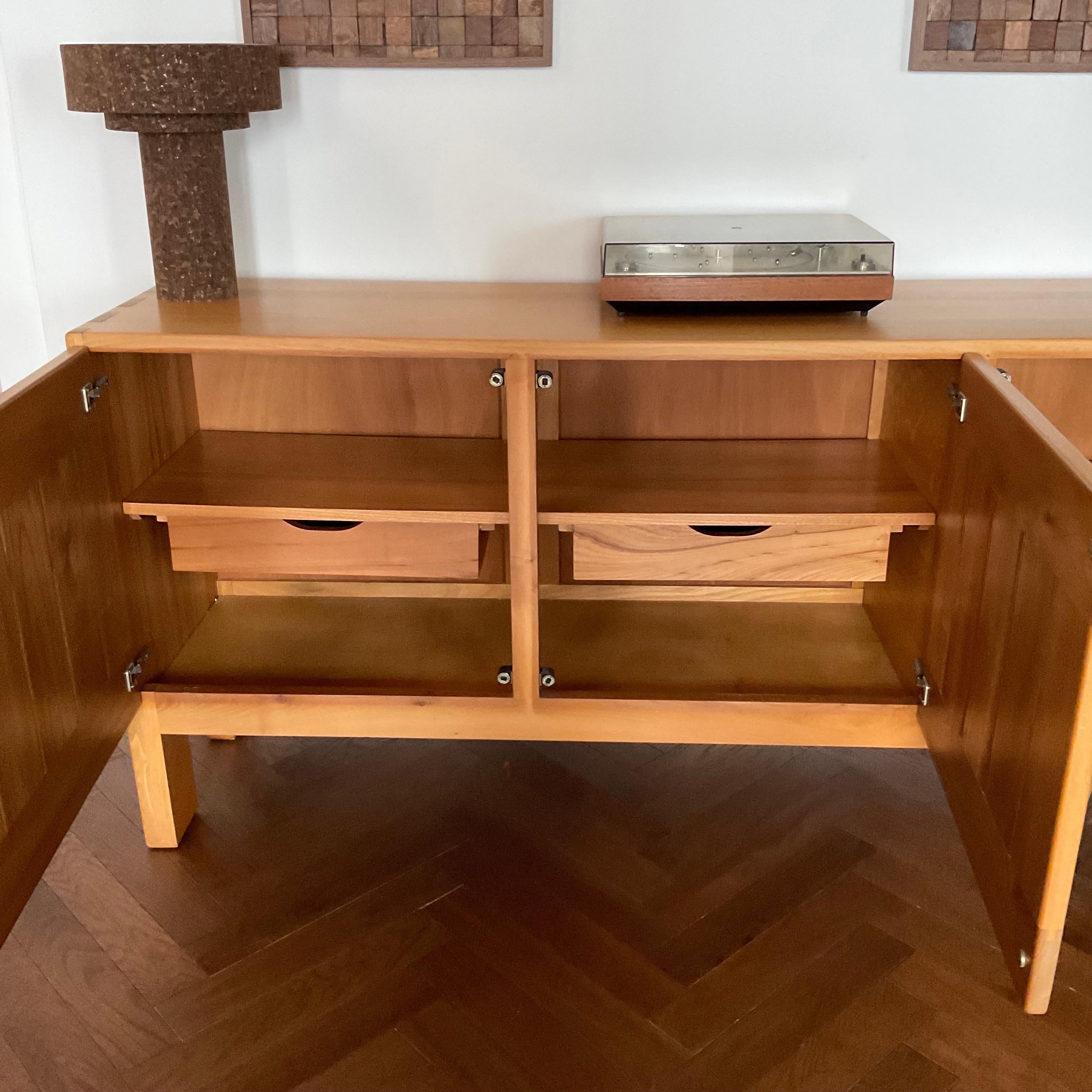 Enfilade Maison Regain orme massif années 60 / 70 im Angebot 1