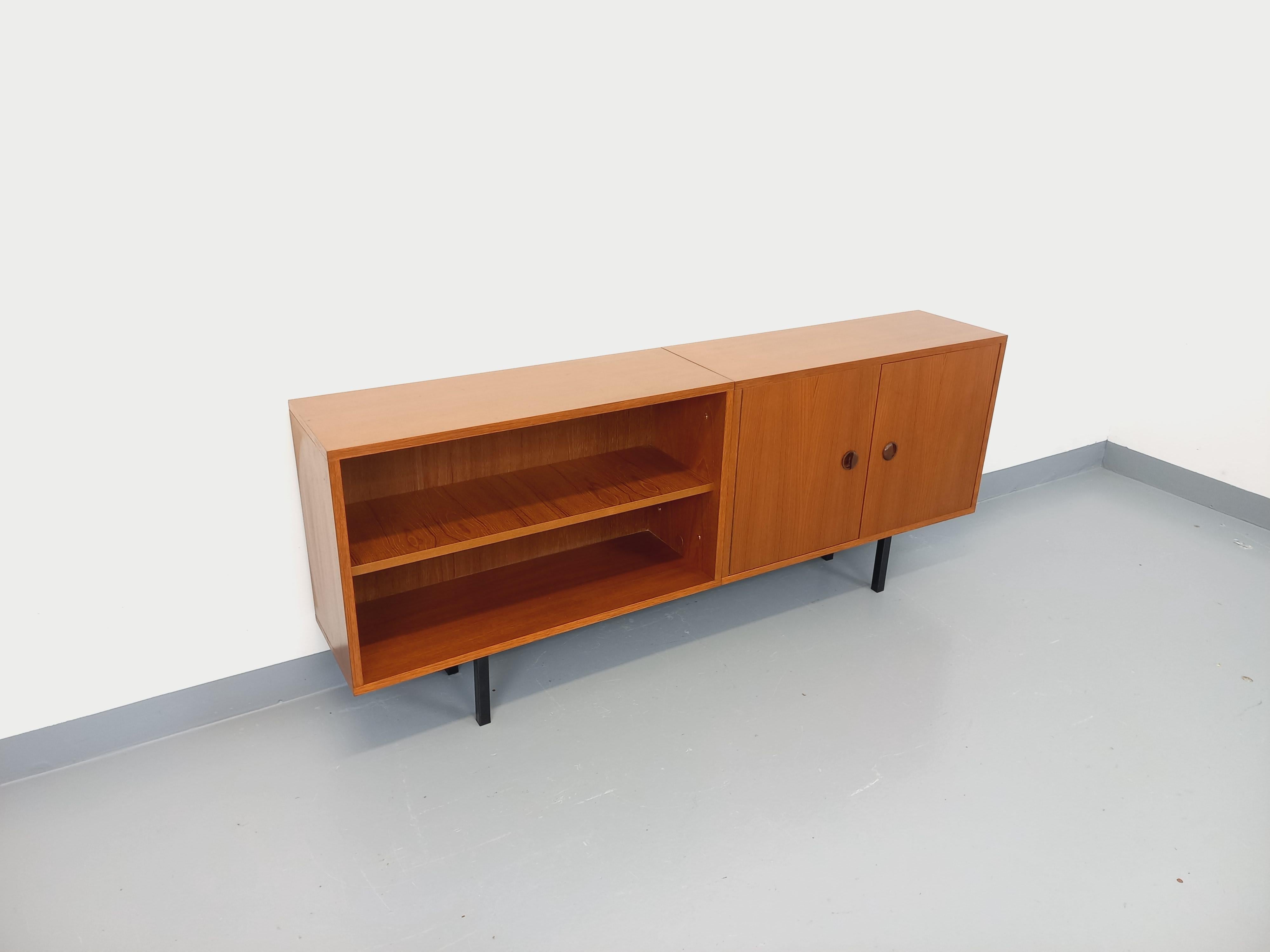Scandinavian Modern Enfilade meuble de rangement bibliothèque vintage style scandinave teck For Sale