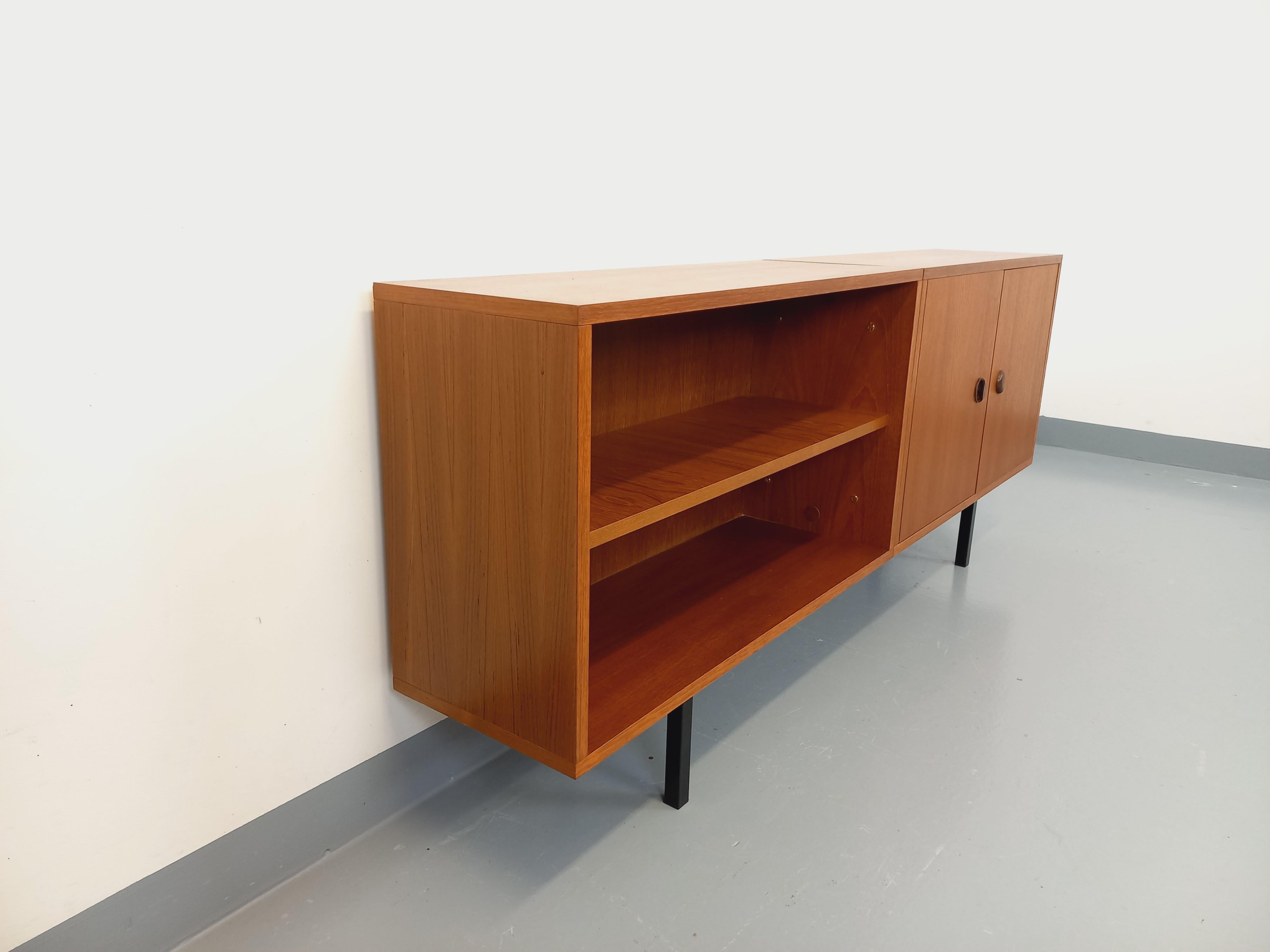 Scandinavian Enfilade meuble de rangement bibliothèque vintage style scandinave teck For Sale