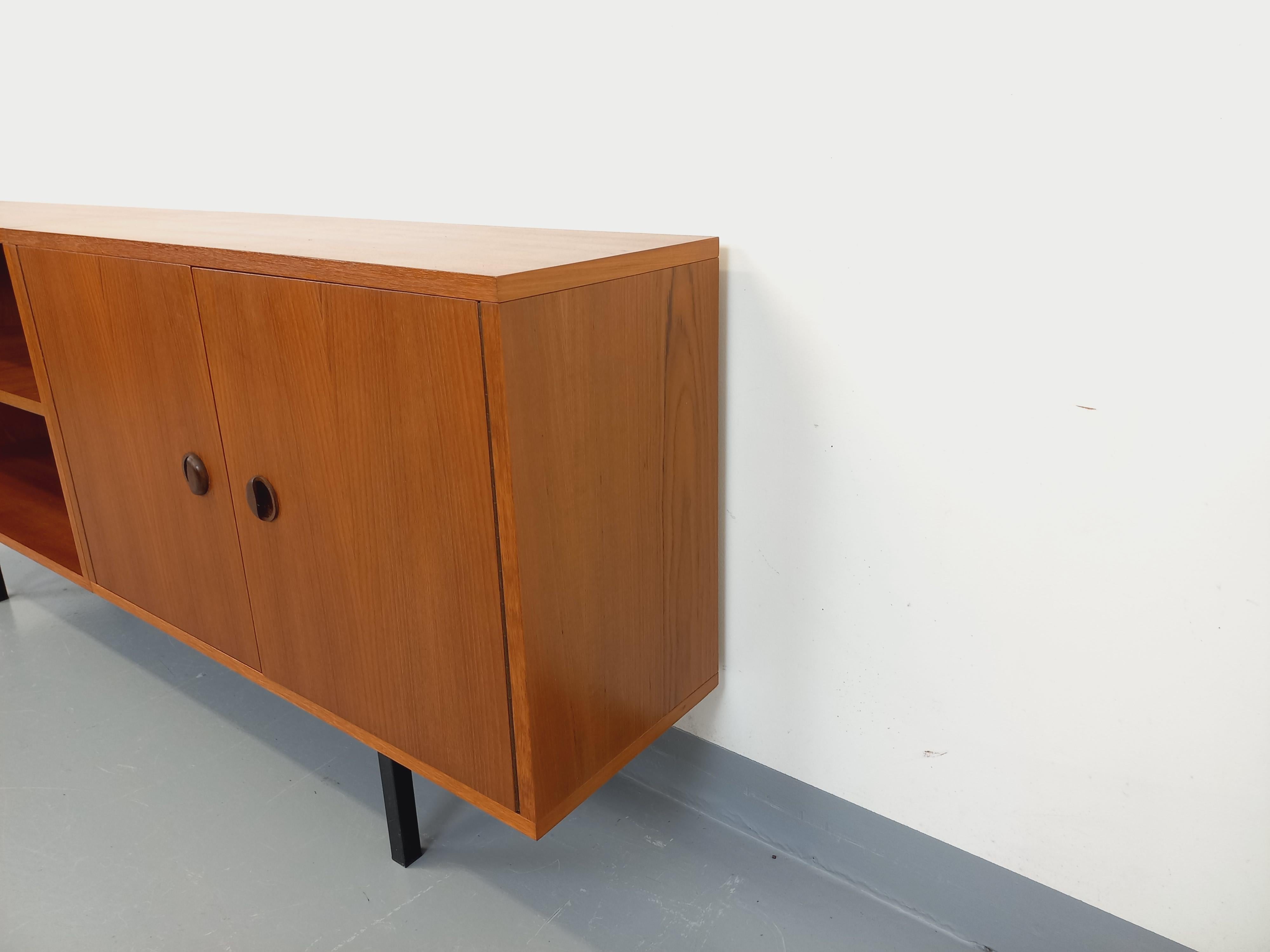 Enfilade meuble de rangement bibliothèque vintage style scandinave teck In Good Condition For Sale In BESANÇON, FR