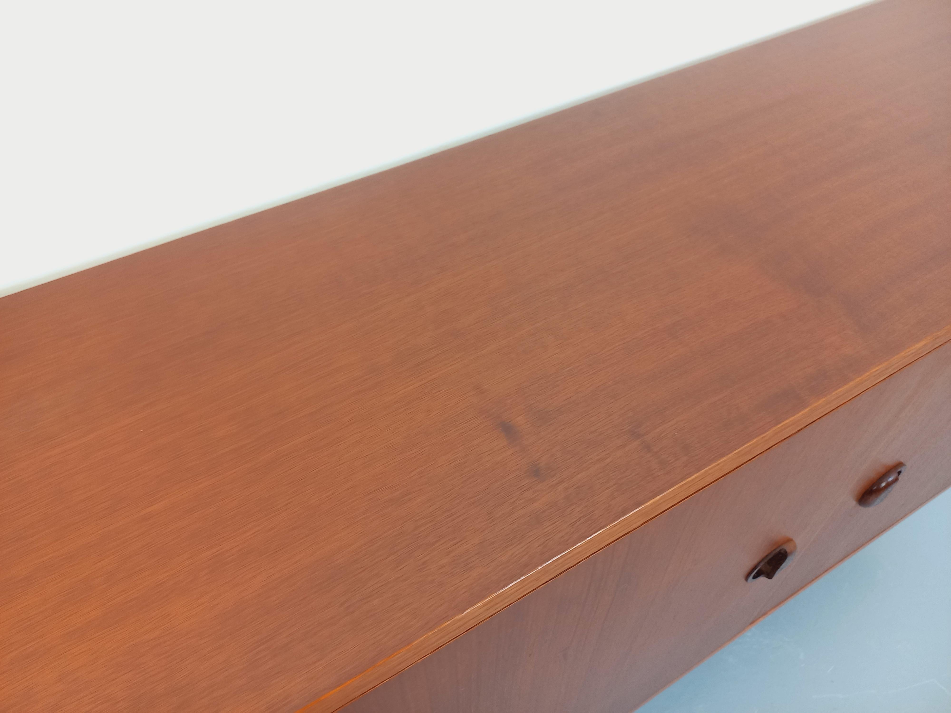 Enfilade meuble de rangement vintage style scandinave moderniste en teck For Sale 7