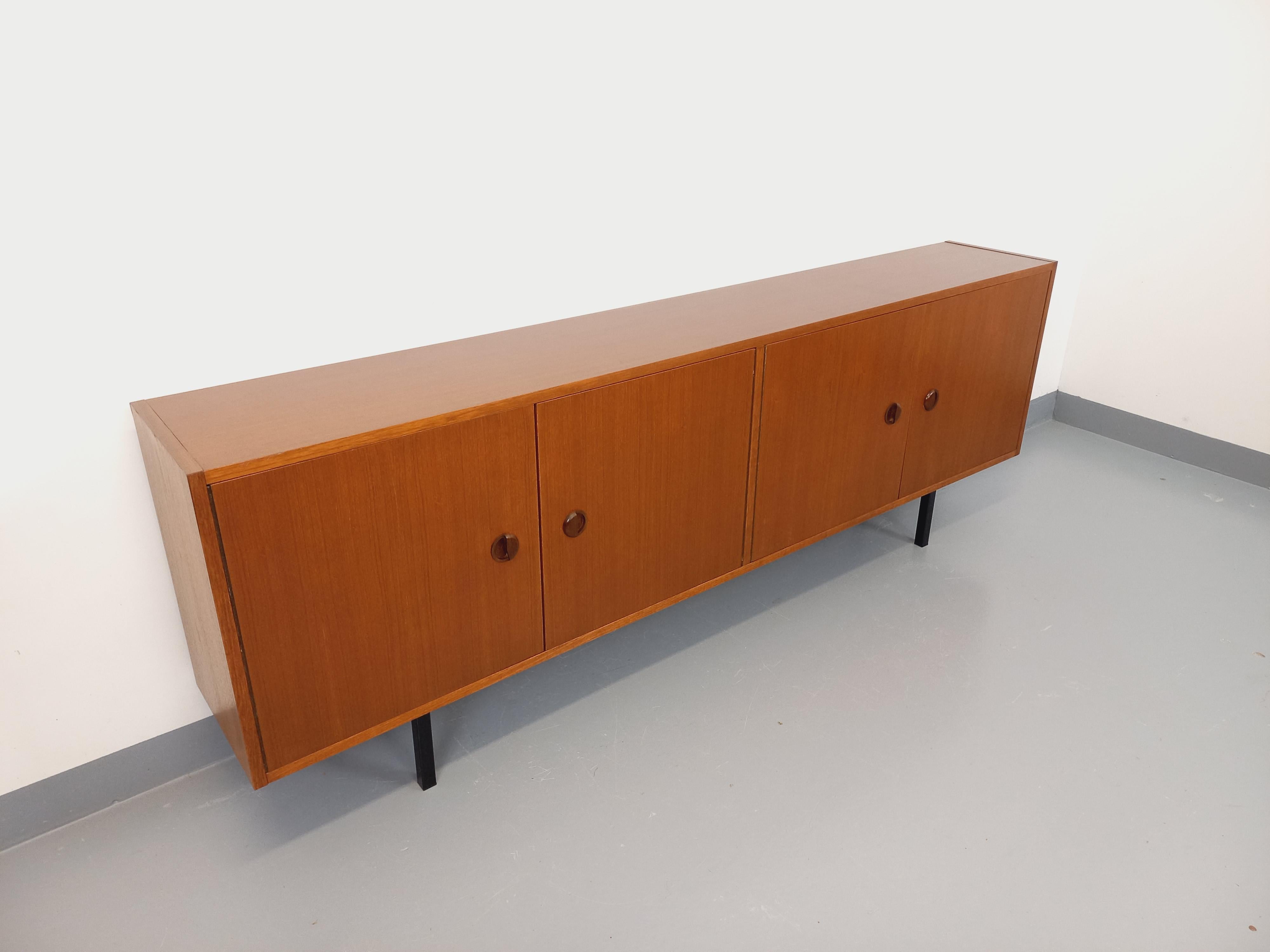 Scandinavian Enfilade meuble de rangement vintage style scandinave moderniste en teck For Sale
