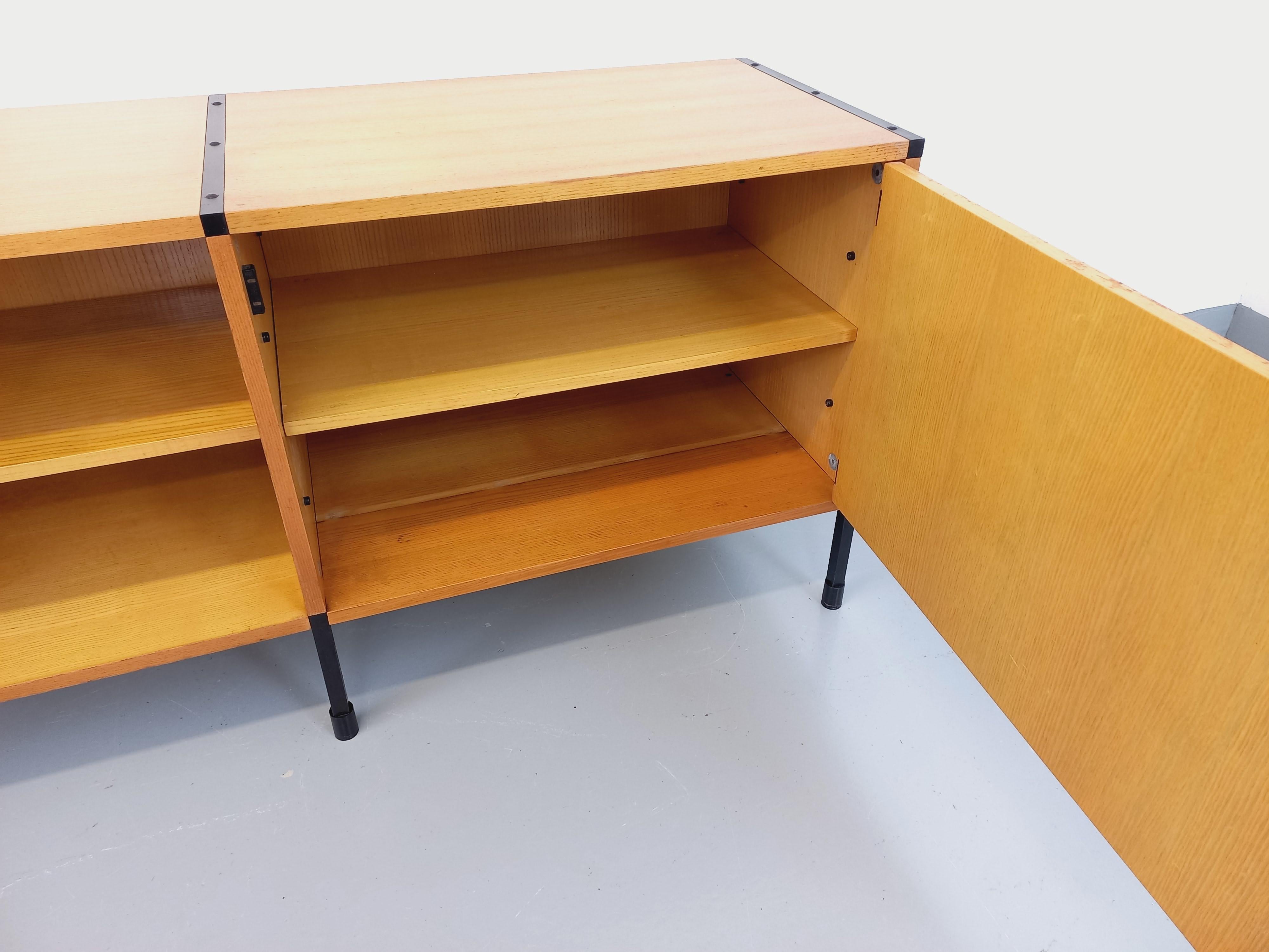 Mid-Century Modern Enfilade moderniste vintage ARP Minvielle par Guariche Mortier Motte en bois en vente