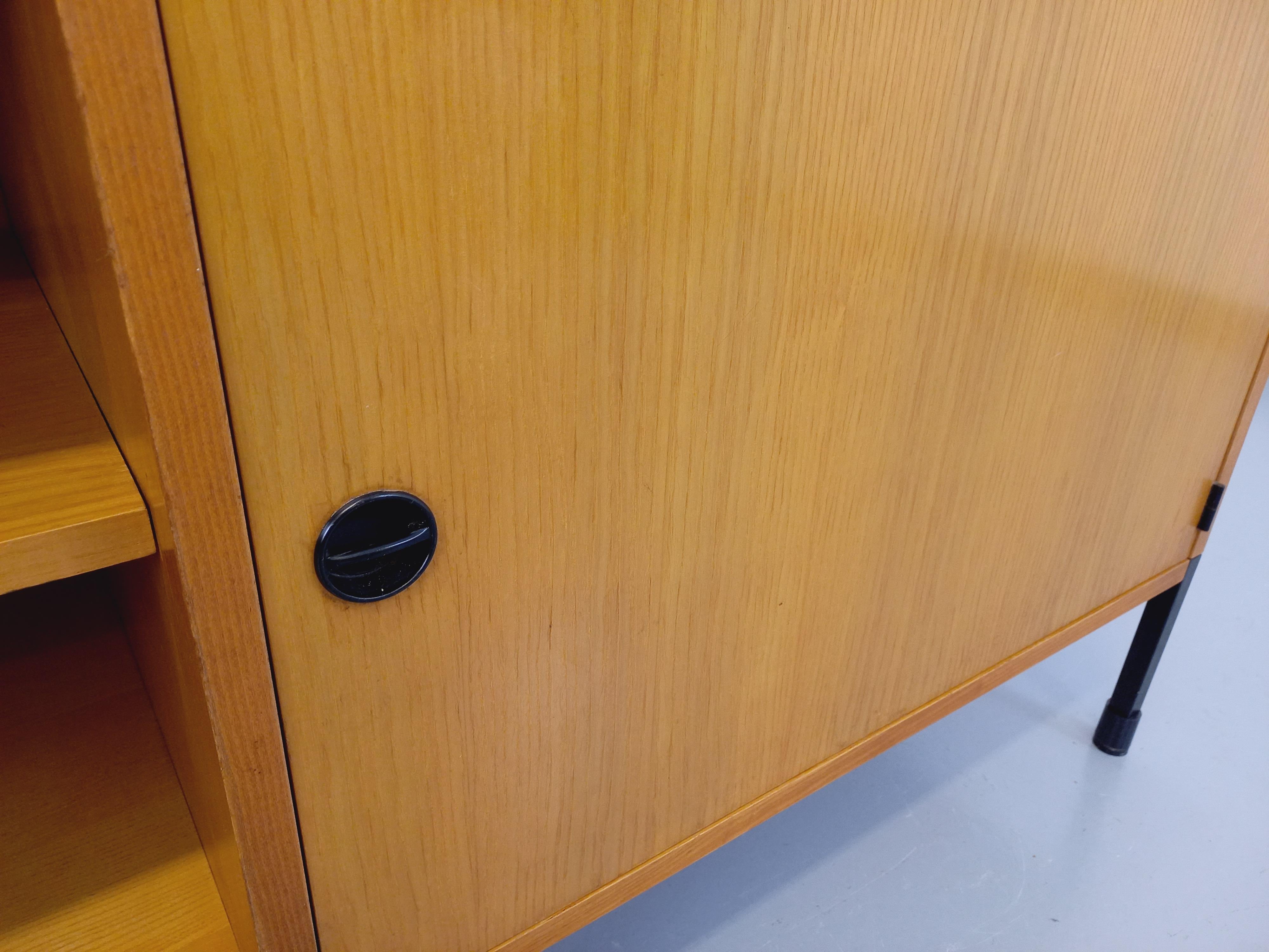 Français Enfilade moderniste vintage ARP Minvielle par Guariche Mortier Motte en bois en vente
