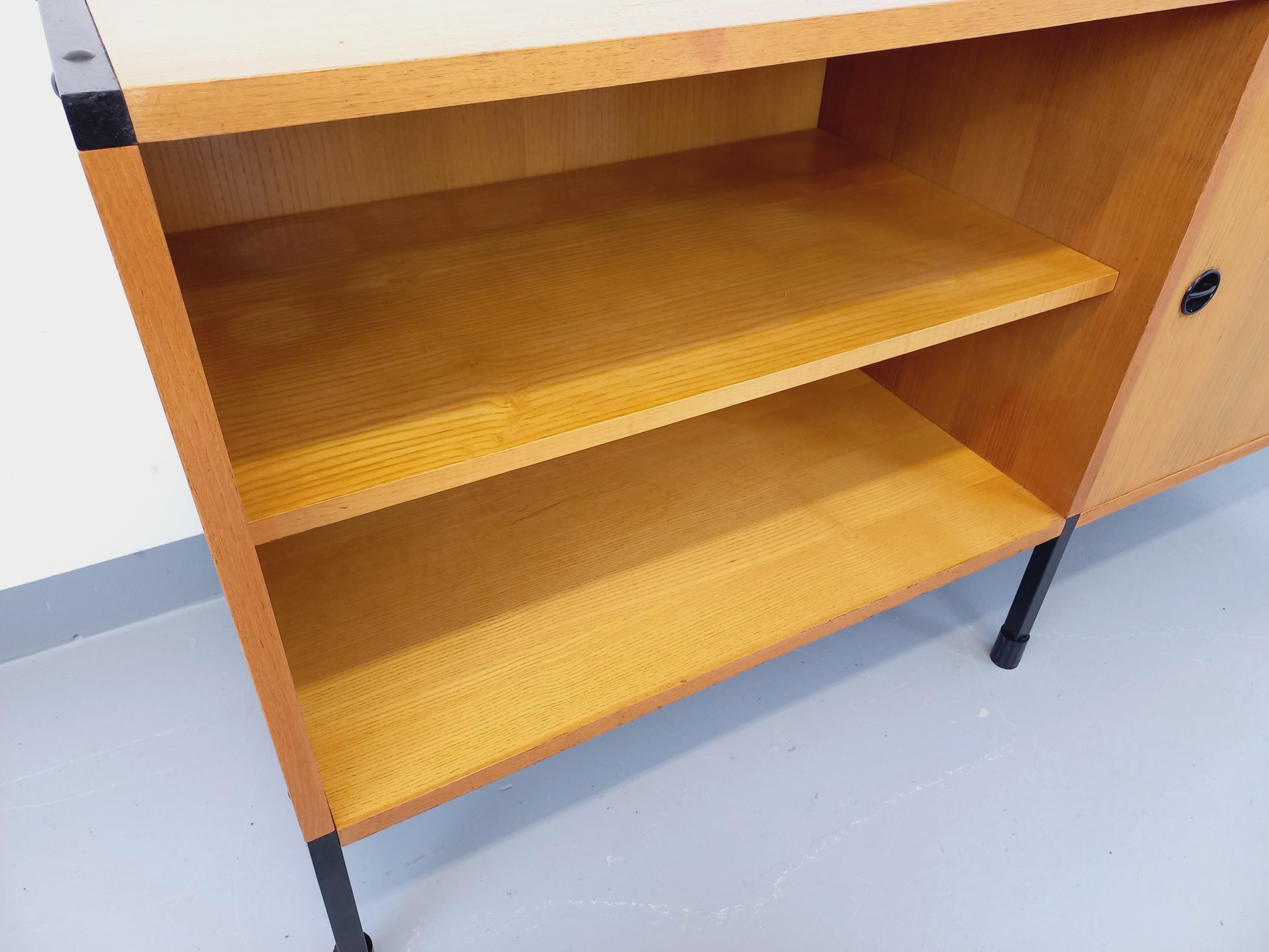 Enfilade moderniste vintage ARP Minvielle par Guariche Mortier Motte en bois Bon état - En vente à BESANÇON, FR