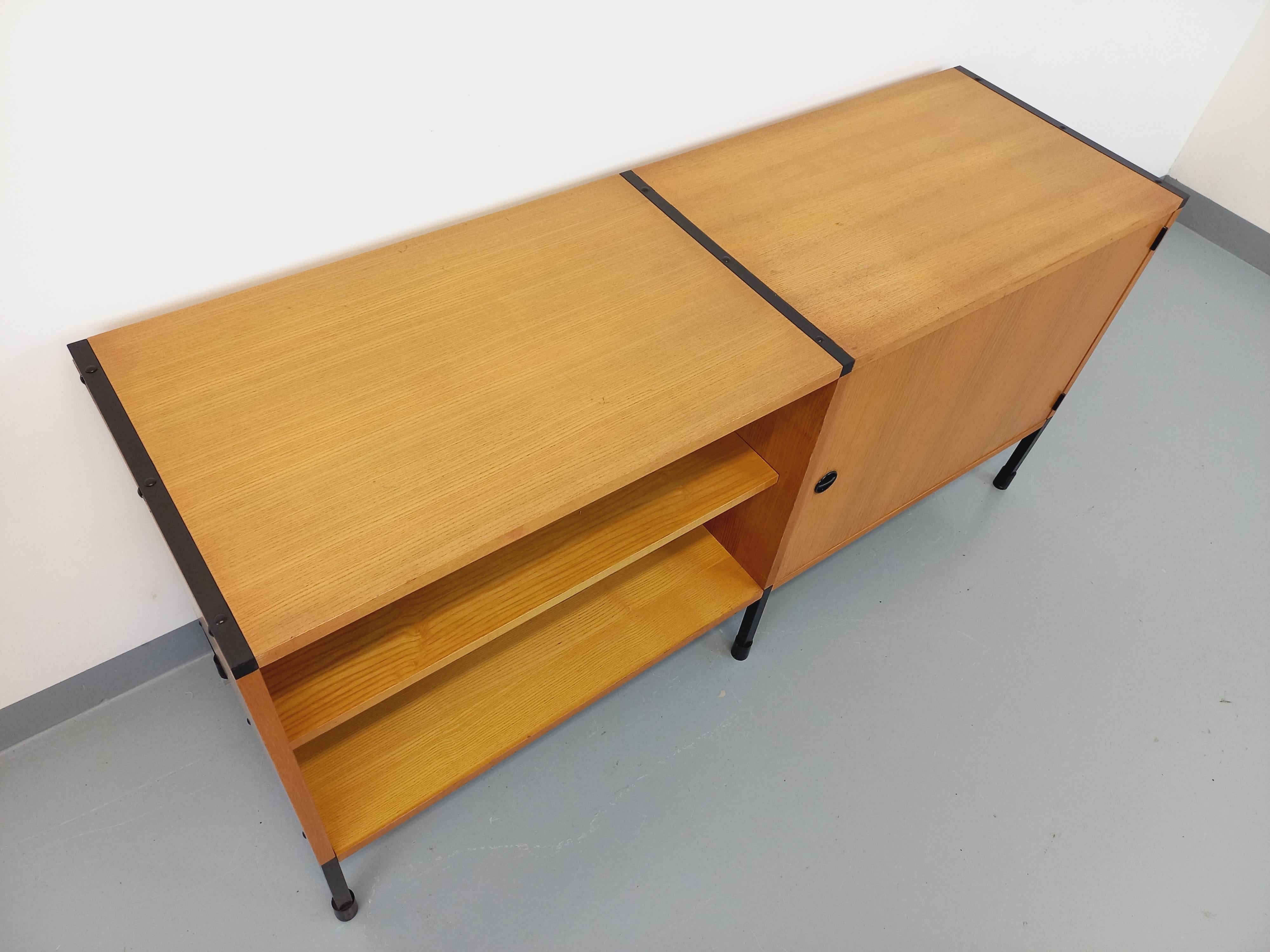 Bois Enfilade moderniste vintage ARP Minvielle par Guariche Mortier Motte en bois en vente