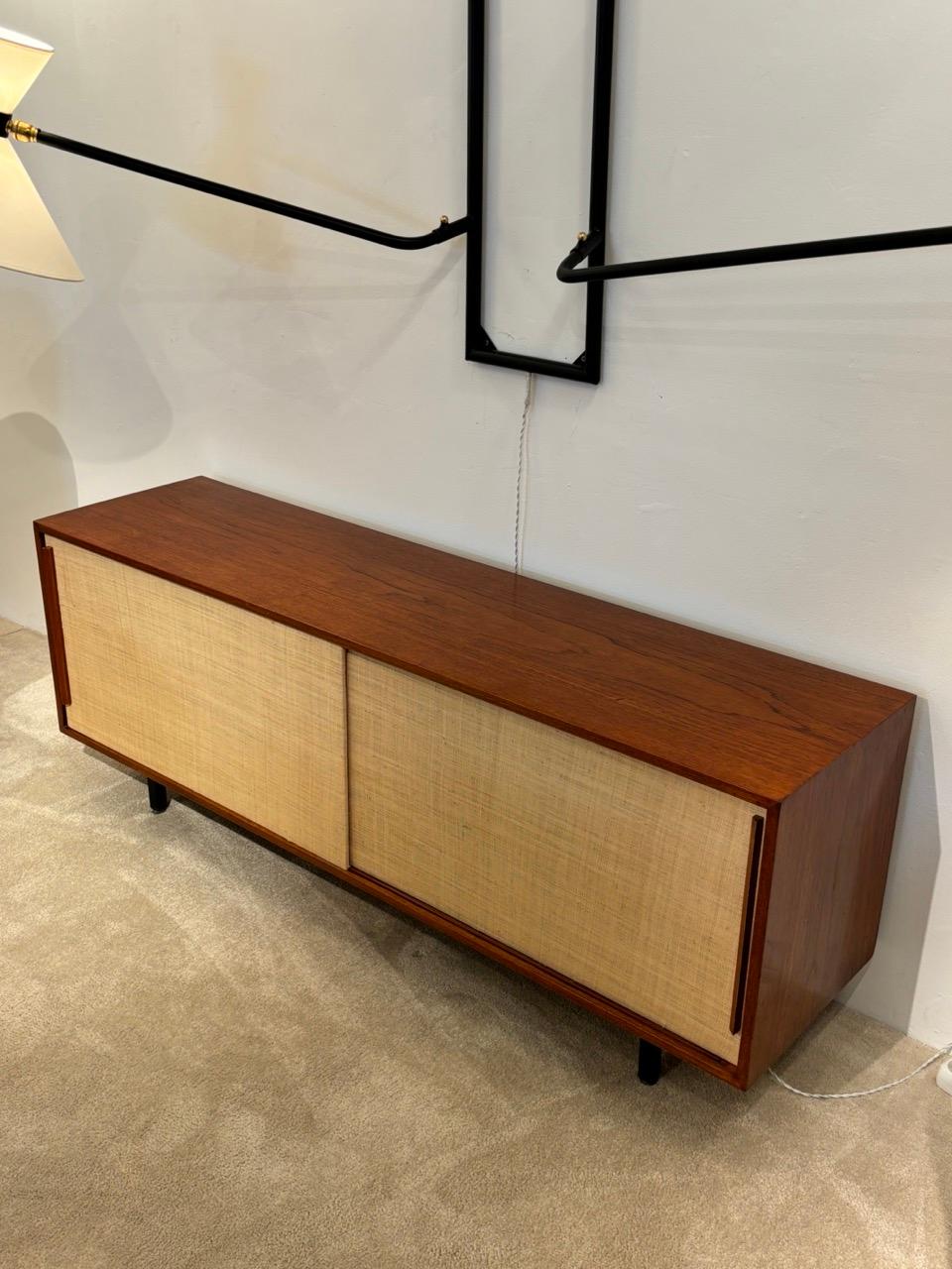 Enfilade Raffia von Georges Friedman, 1960 im Zustand „Gut“ im Angebot in Saint-Ouen, FR