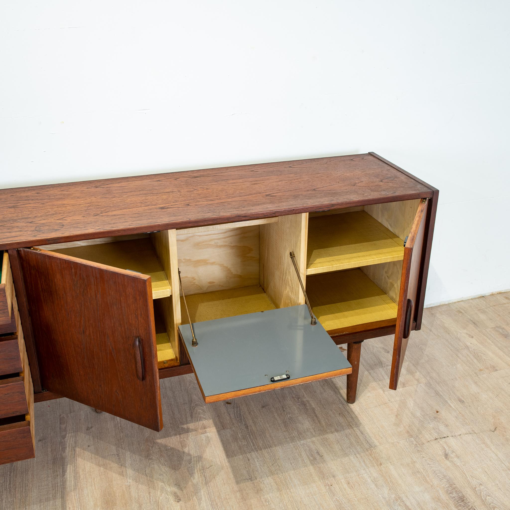 Enfilade scandinave en teck 1960 (Mitte des 20. Jahrhunderts)