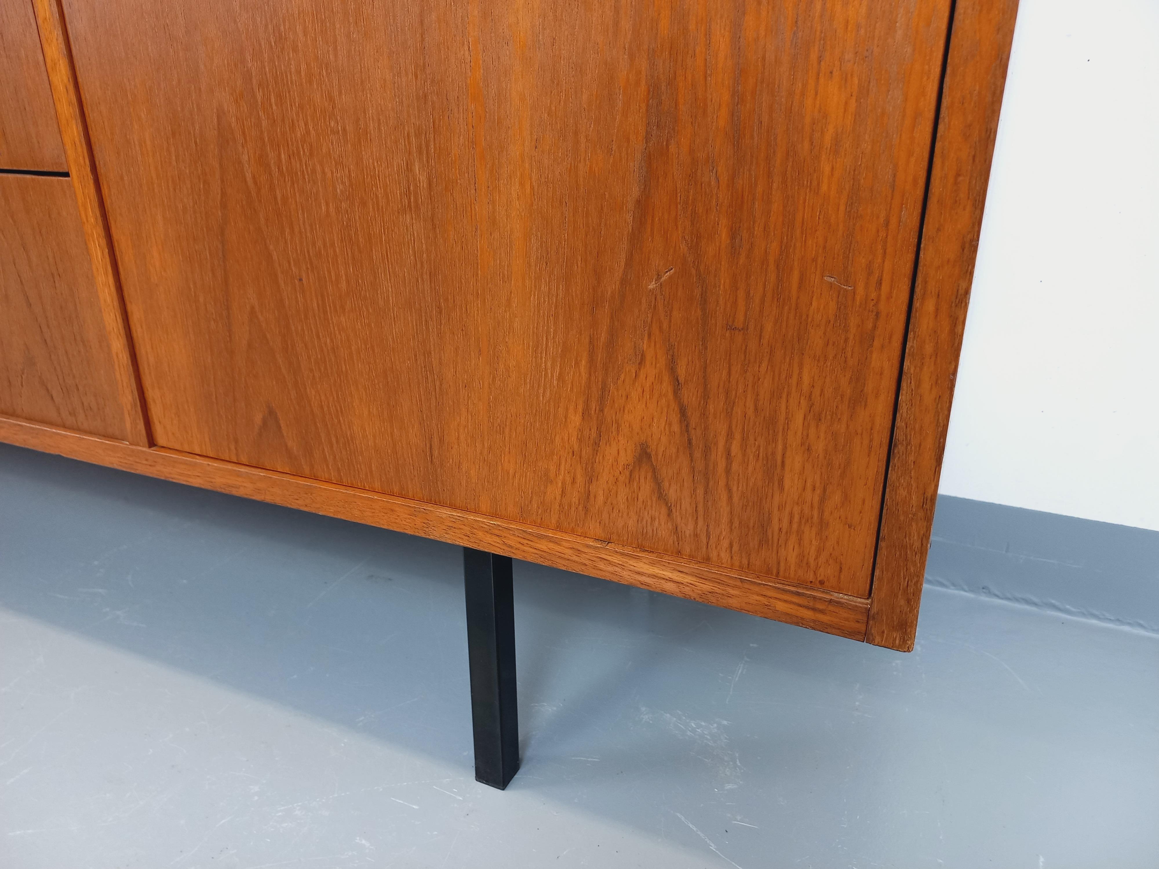 Enfilade stile scandinavo vintage in teck e métal noir degli anni 60 70 in vendita 9