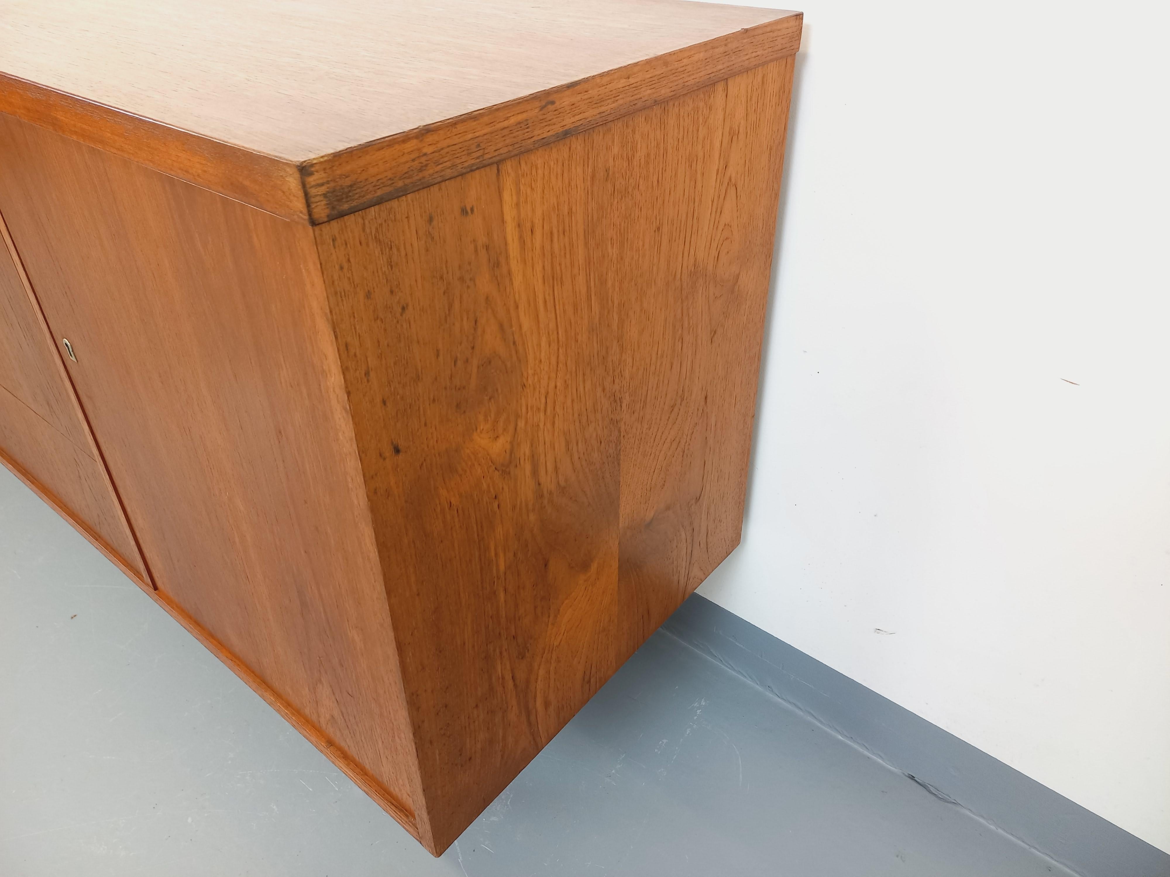 Enfilade stile scandinavo vintage in teck e métal noir degli anni 60 70 In condizioni buone in vendita a BESANÇON, FR
