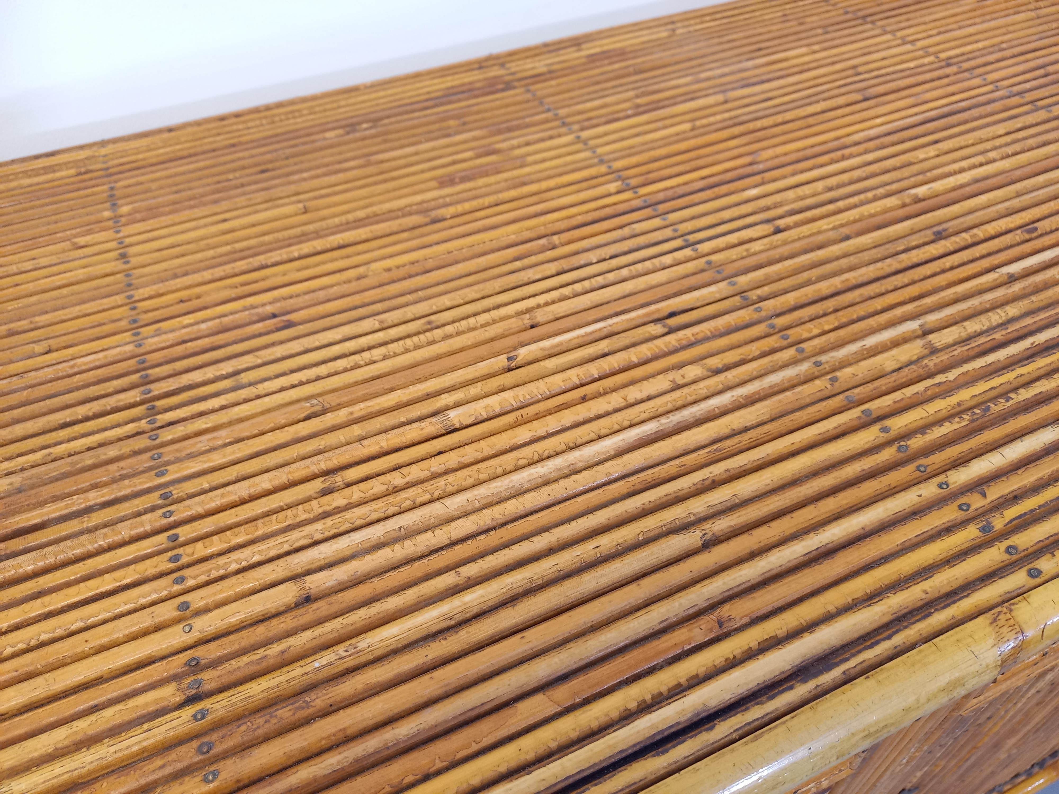 Enfilade vintage Audoux Minet en rotin des années 50 60 en vente 8