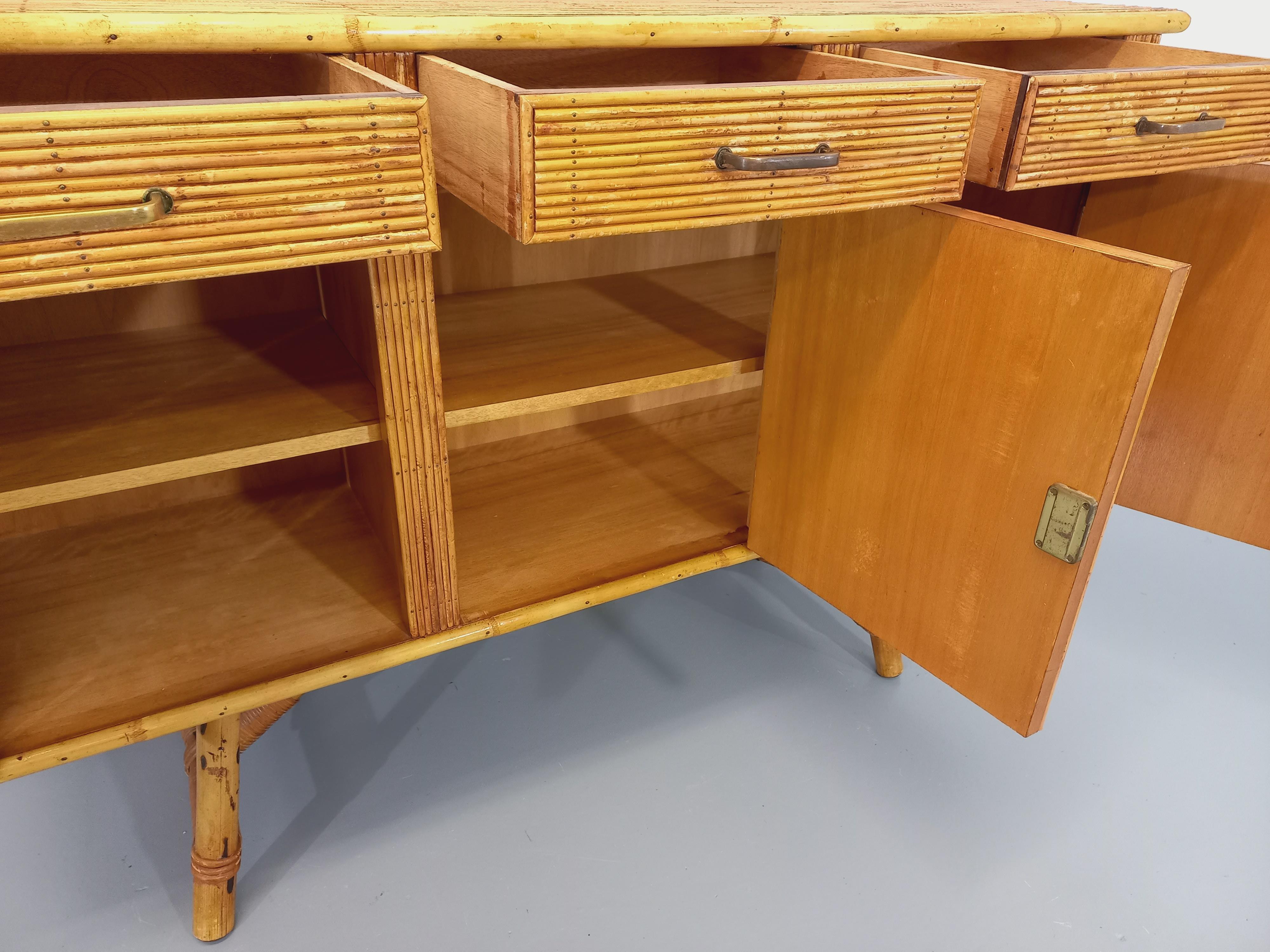 Enfilade vintage Audoux Minet en rotin des années 50 60 en vente 9