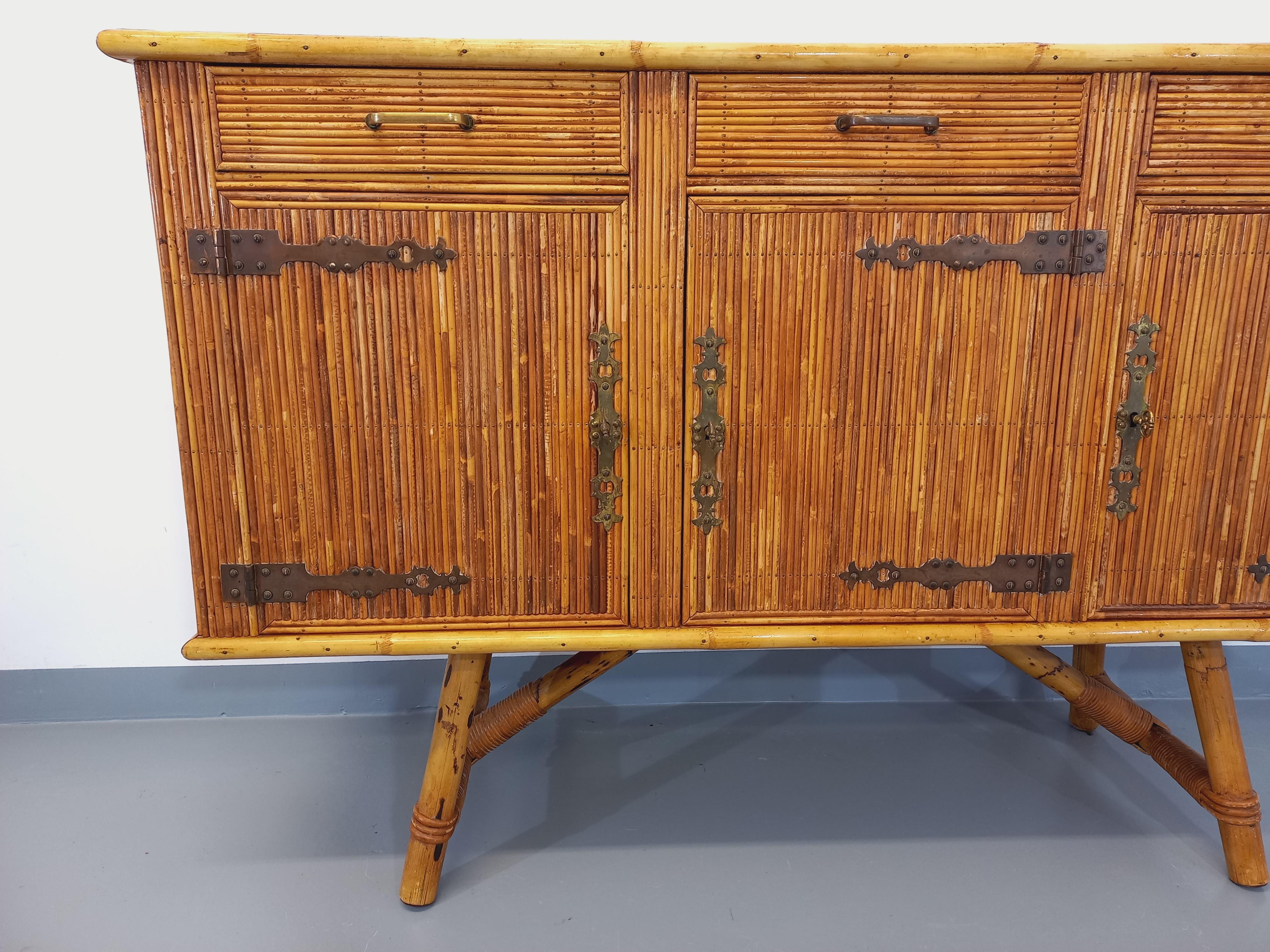 Enfilade vintage Audoux Minet en rotin des années 50 60 en vente 11