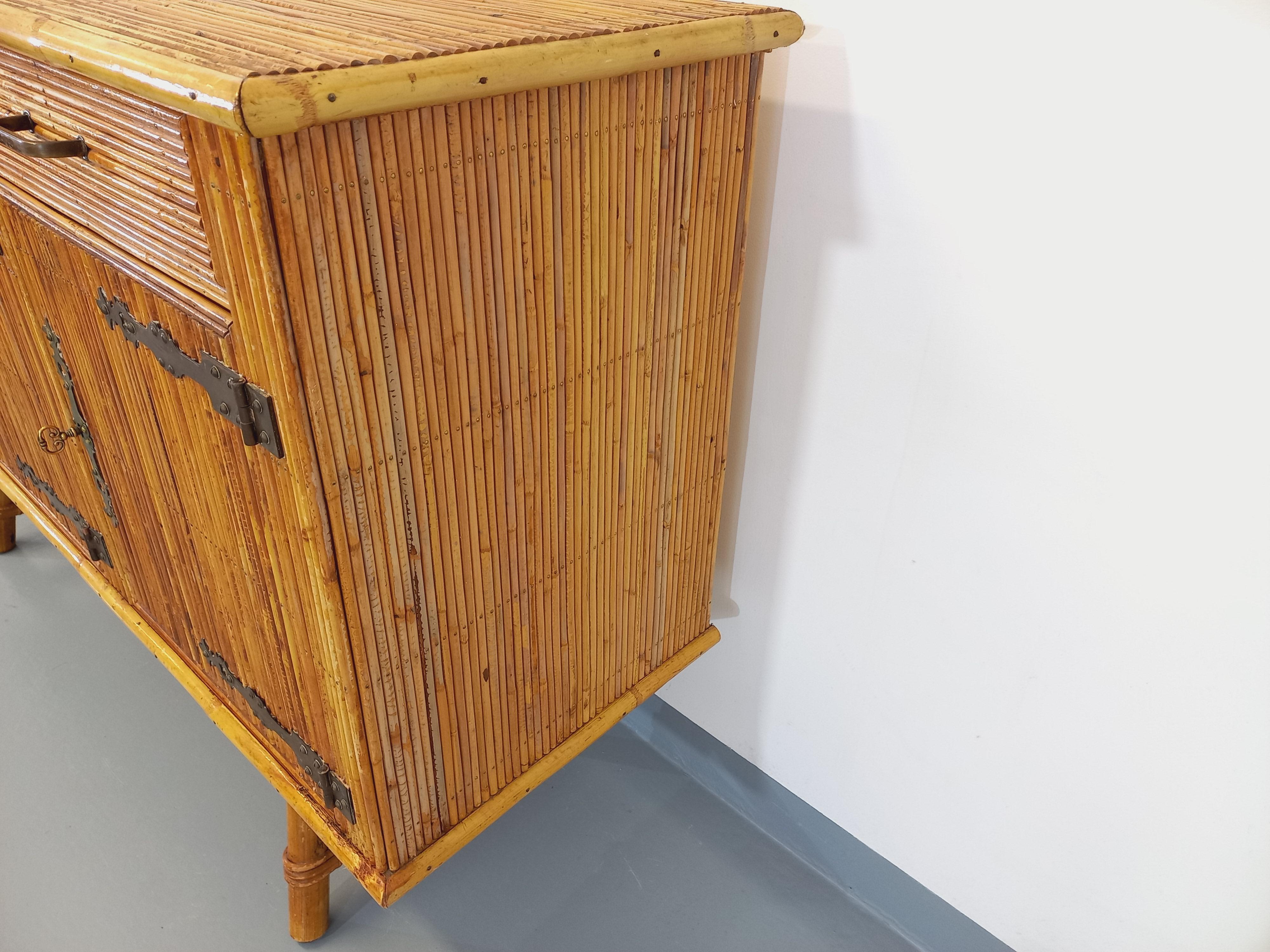 Enfilade vintage Audoux Minet en rotin des années 50 60 en vente 12