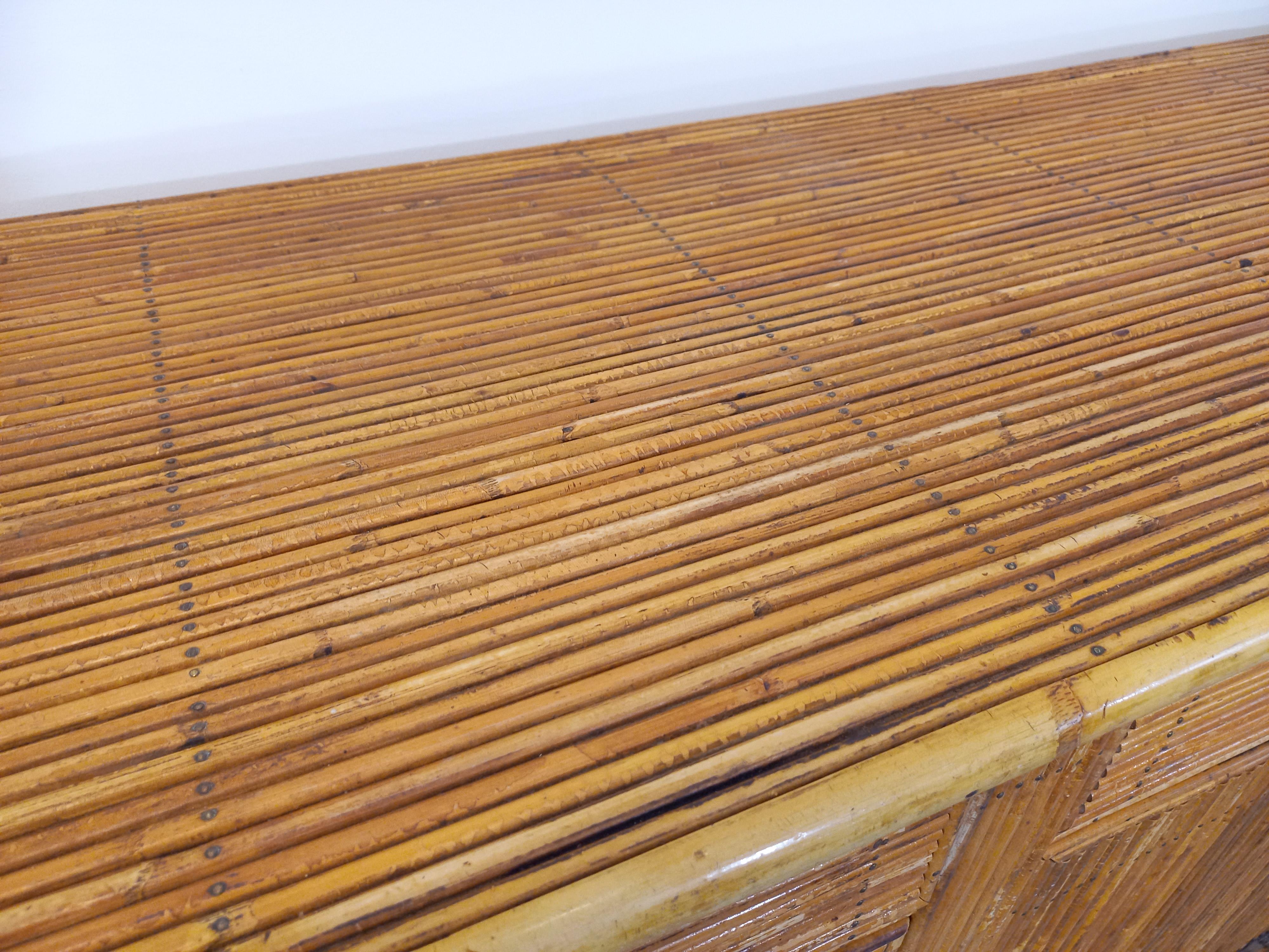 Mid-Century Modern Enfilade vintage Audoux Minet en rotin des années 50 60 en vente