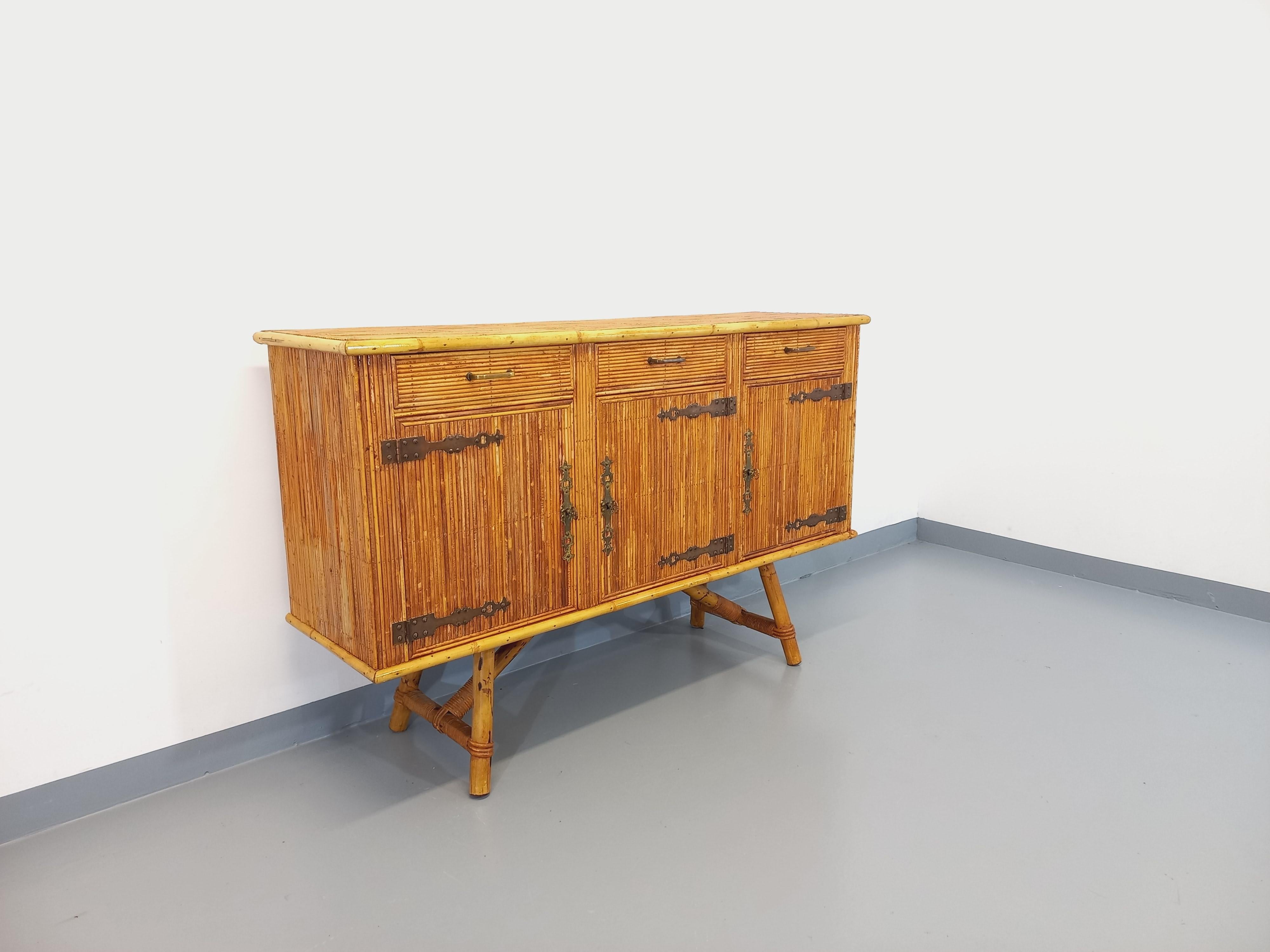 Enfilade vintage Audoux Minet en rotin des années 50 60 en vente 2