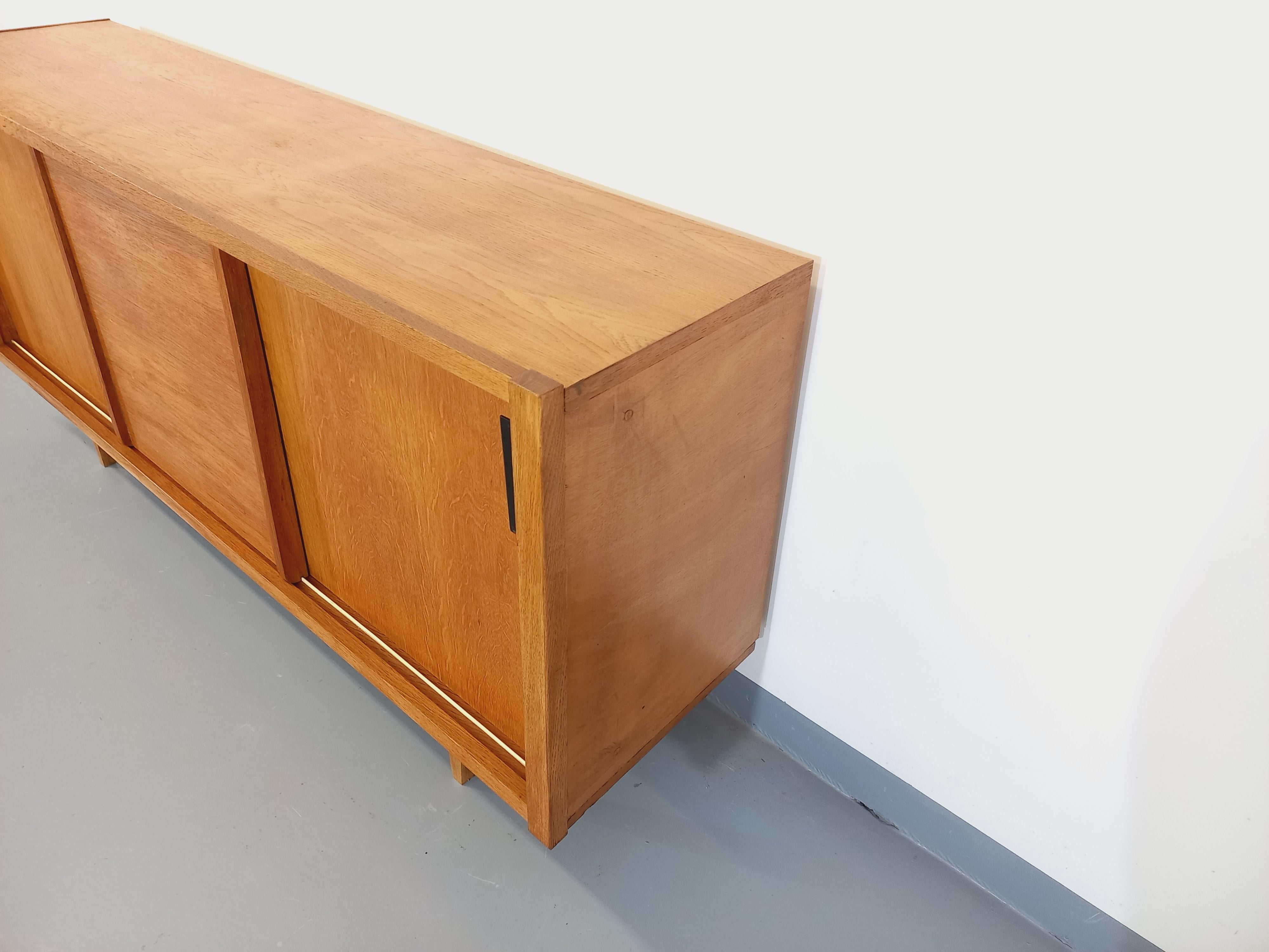 Enfilade vintage en bois de chêne clair des années 60 (Holz) im Angebot