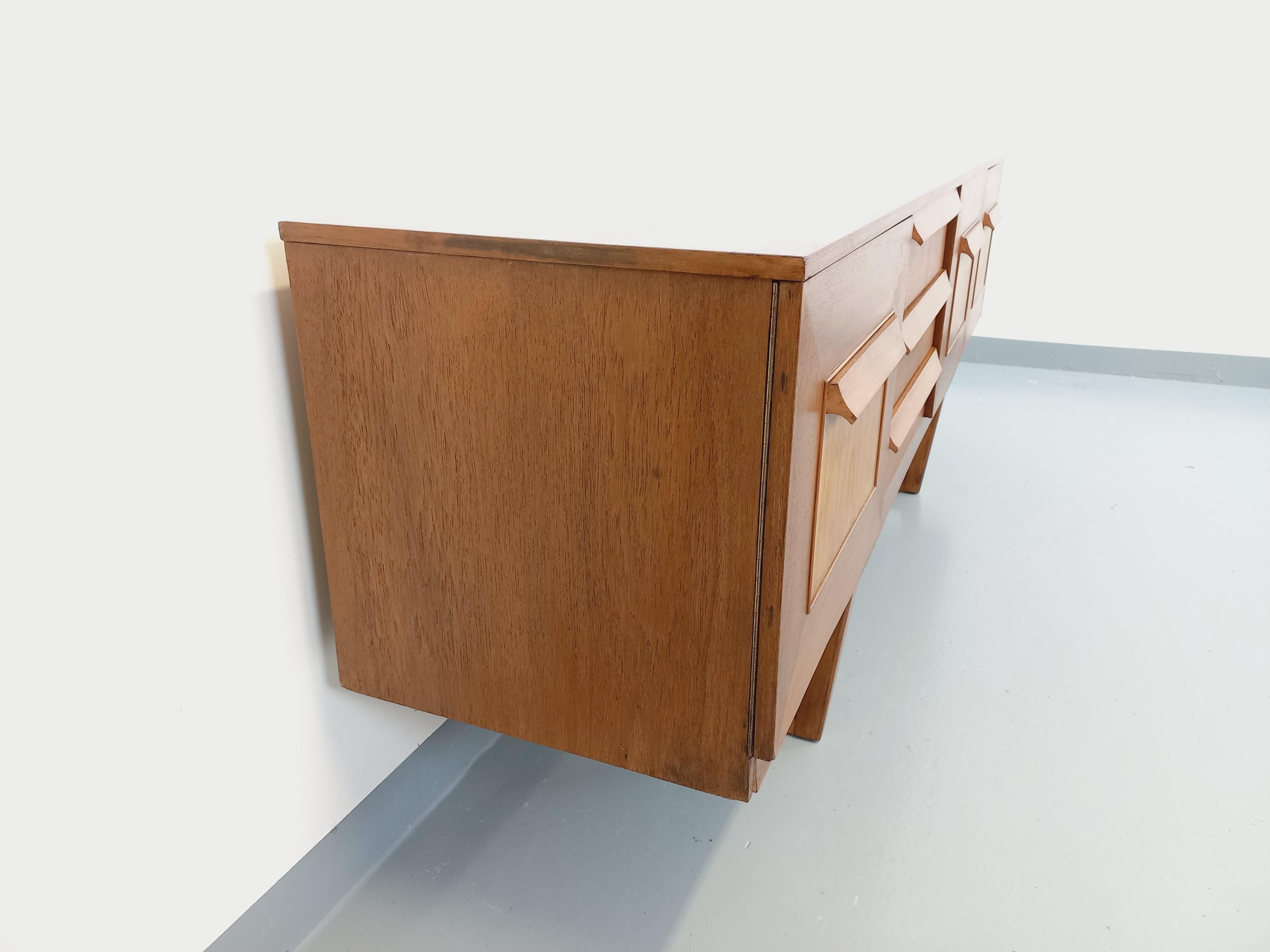Enfilade vintage pieds traîneaux style scandinave en teck des années 60 en vente 7