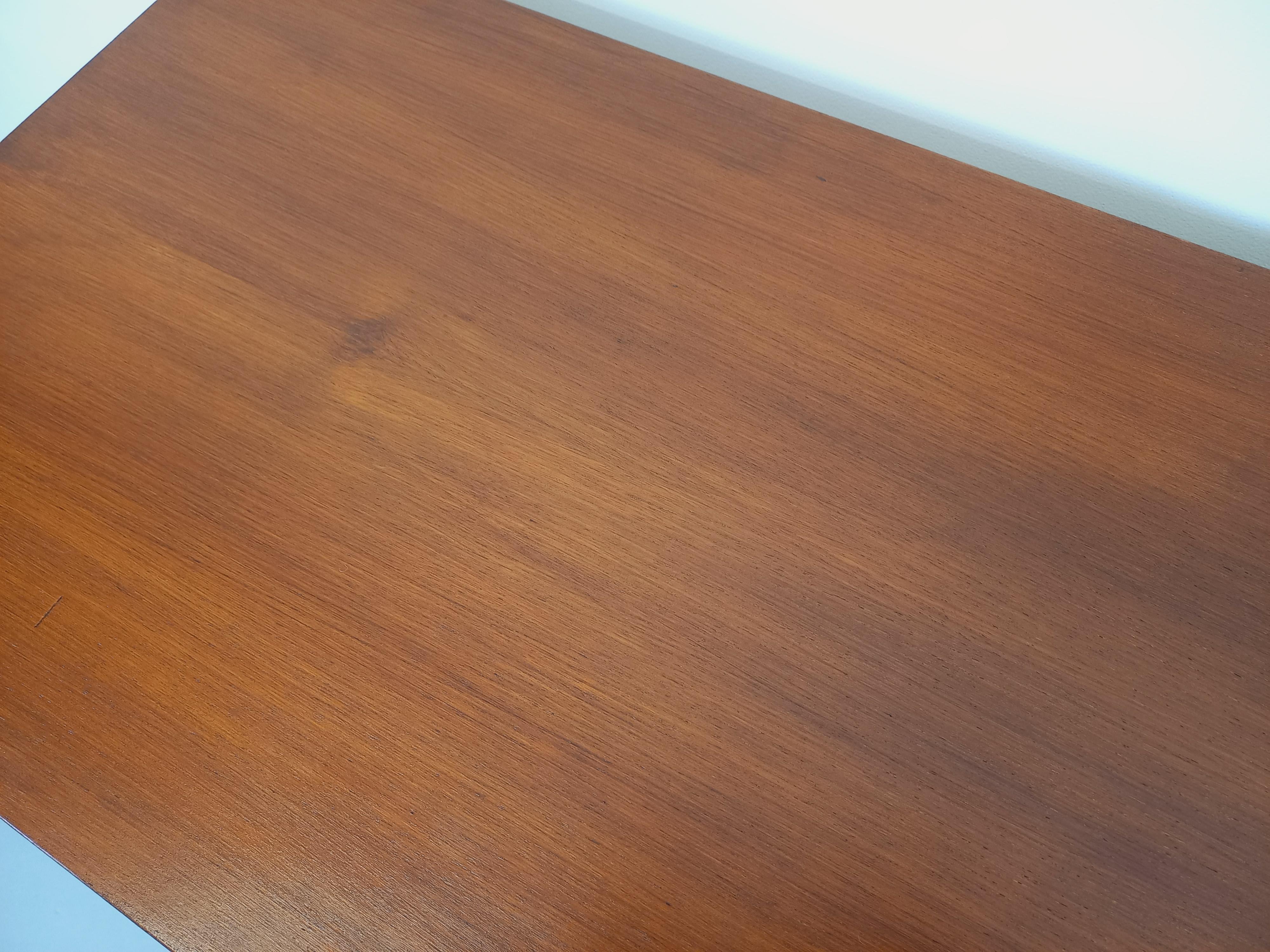 Milieu du XXe siècle Enfilade vintage pieds traîneaux style scandinave en teck des années 60 en vente