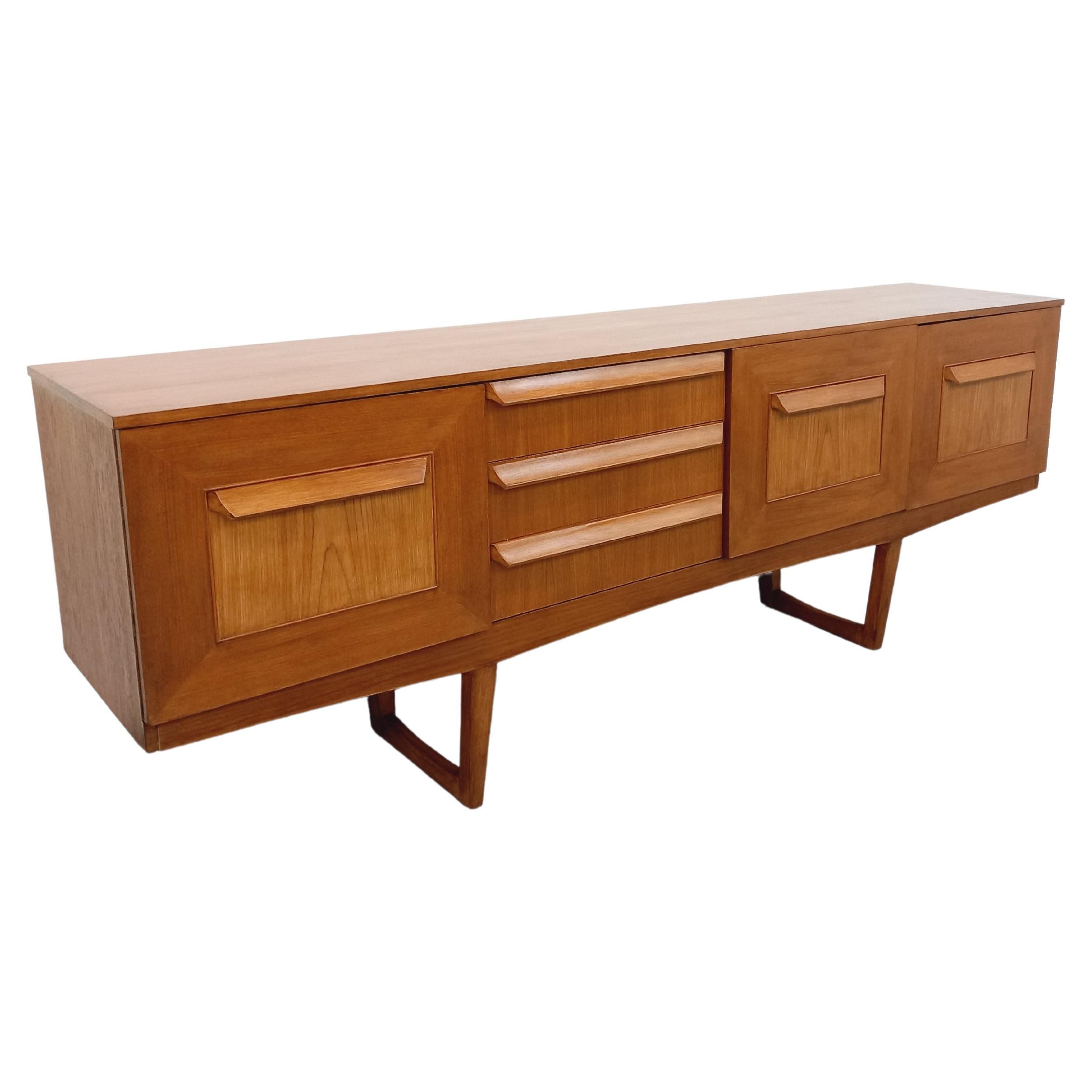 Enfilade vintage pieds traîneaux style scandinave en teck des années 60