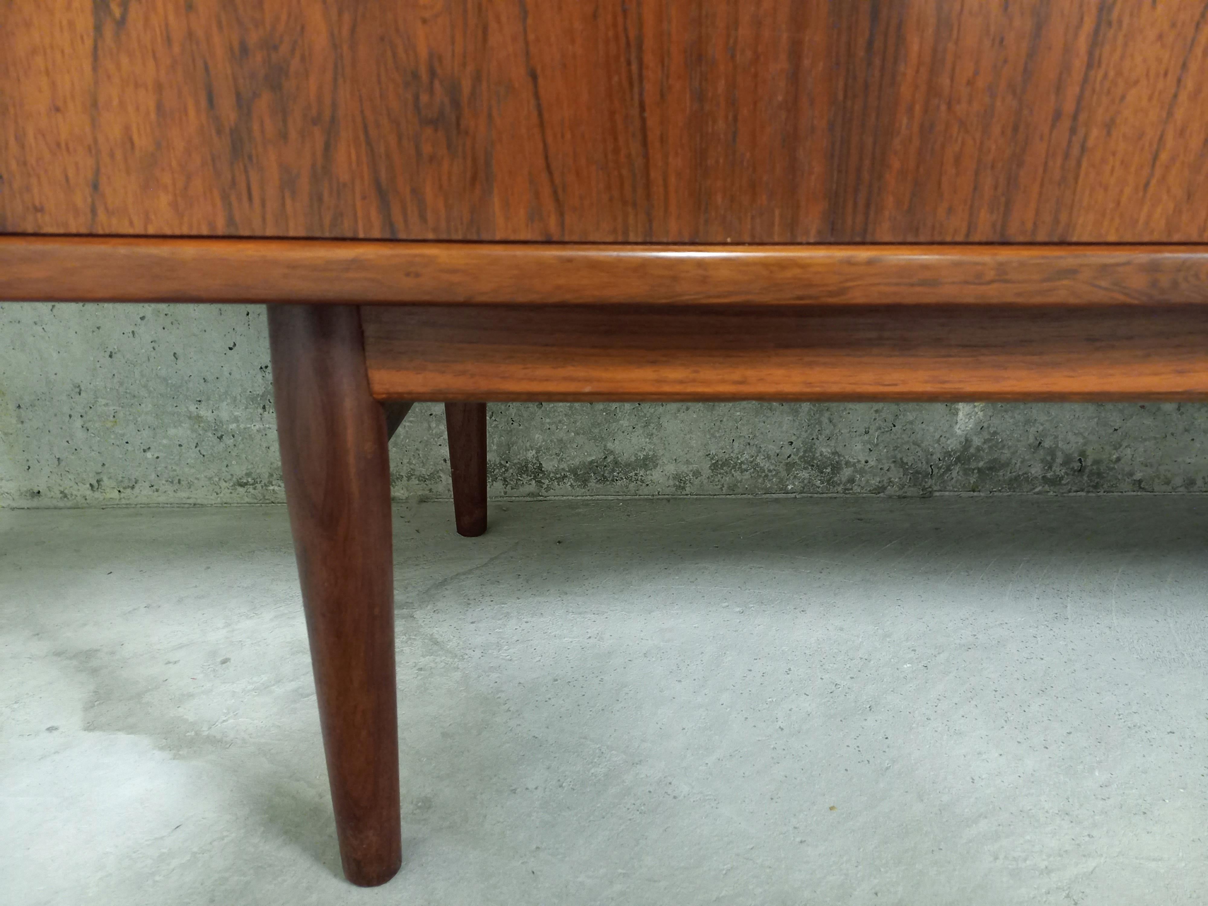 Enfilade vintage scandinava in palissandro anni '60 del designer Arne Vodder in vendita 5