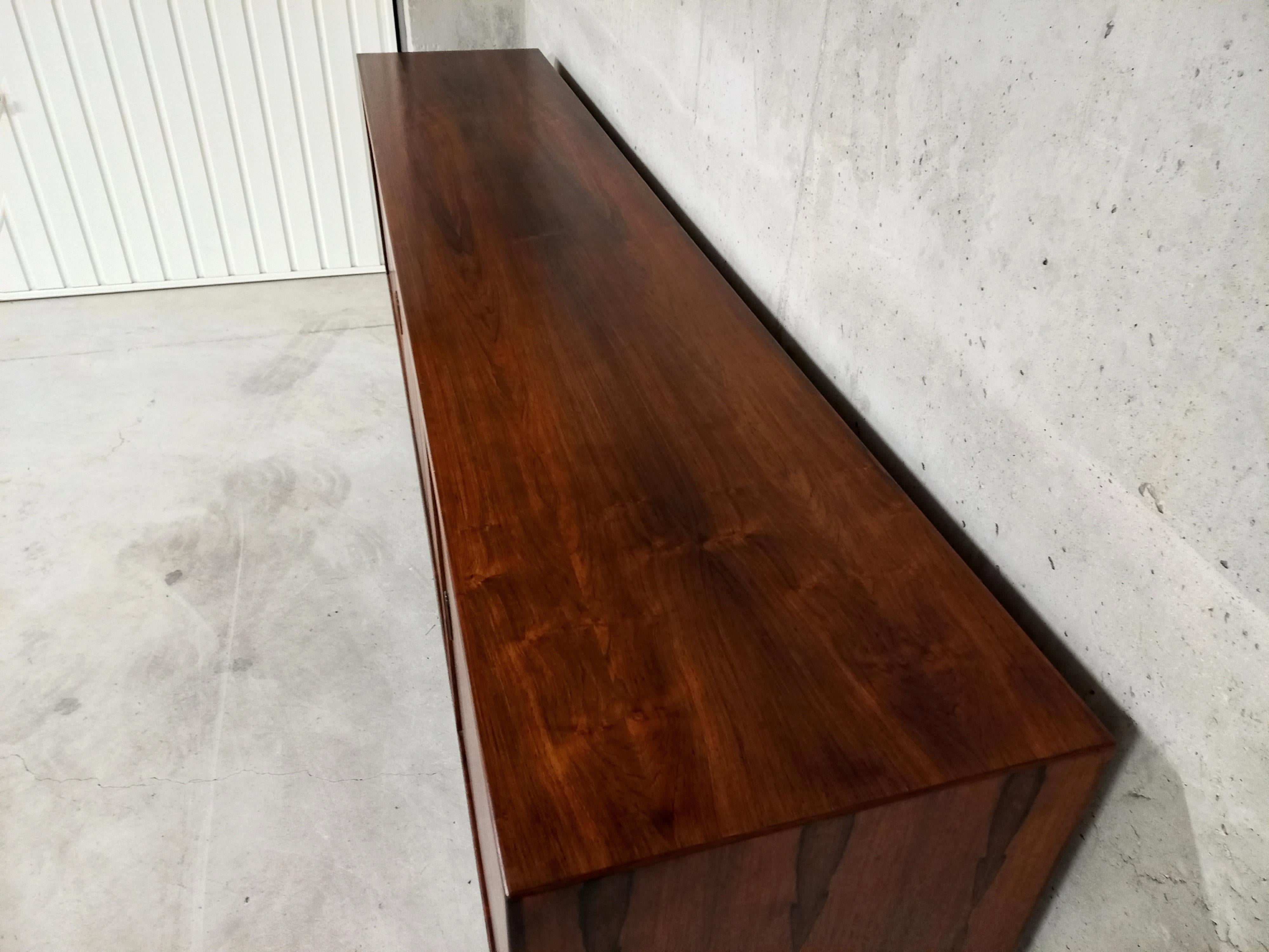 Enfilade vintage scandinava in palissandro anni '60 del designer Arne Vodder in vendita 12