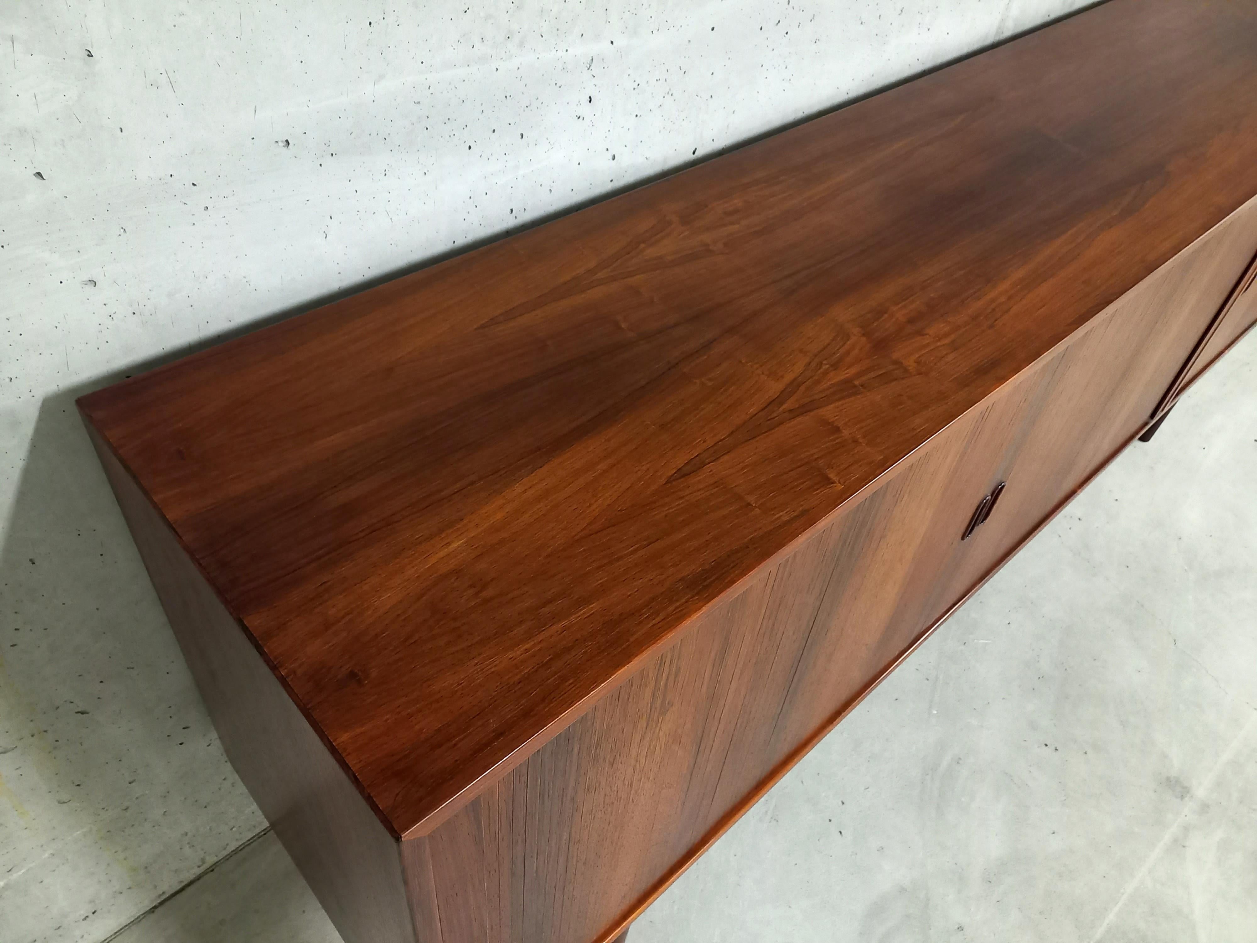 Enfilade vintage scandinava in palissandro anni '60 del designer Arne Vodder in vendita 13