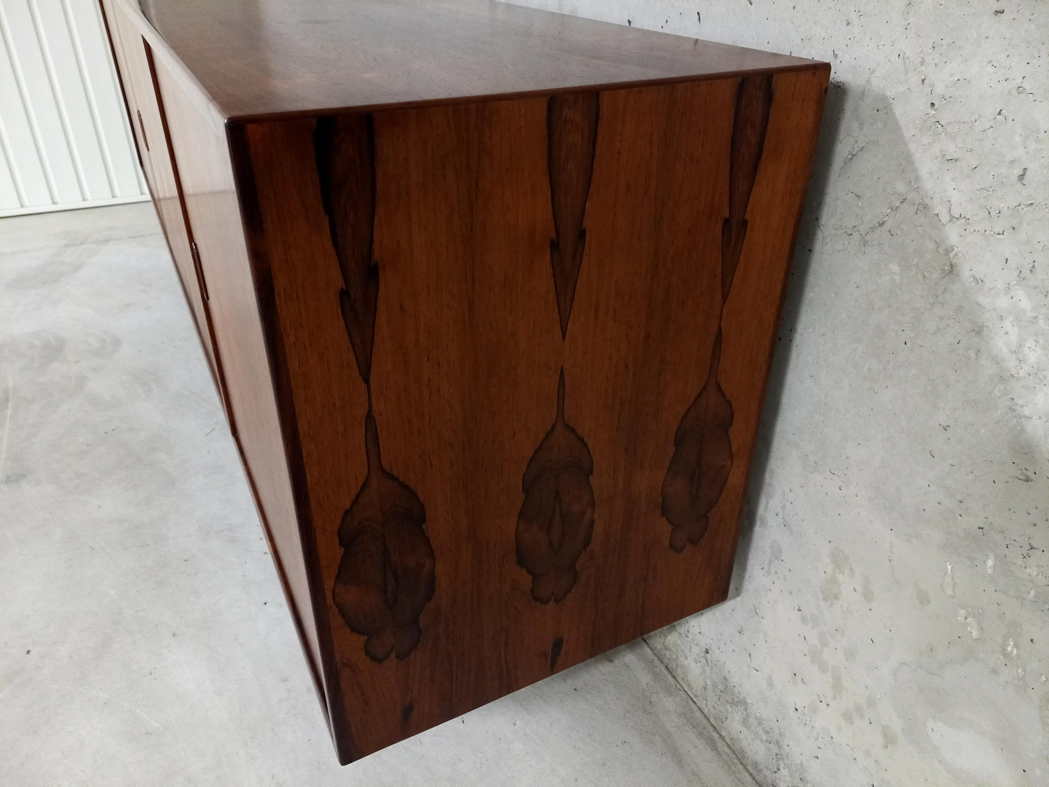 Scandinavo Enfilade vintage scandinava in palissandro anni '60 del designer Arne Vodder in vendita