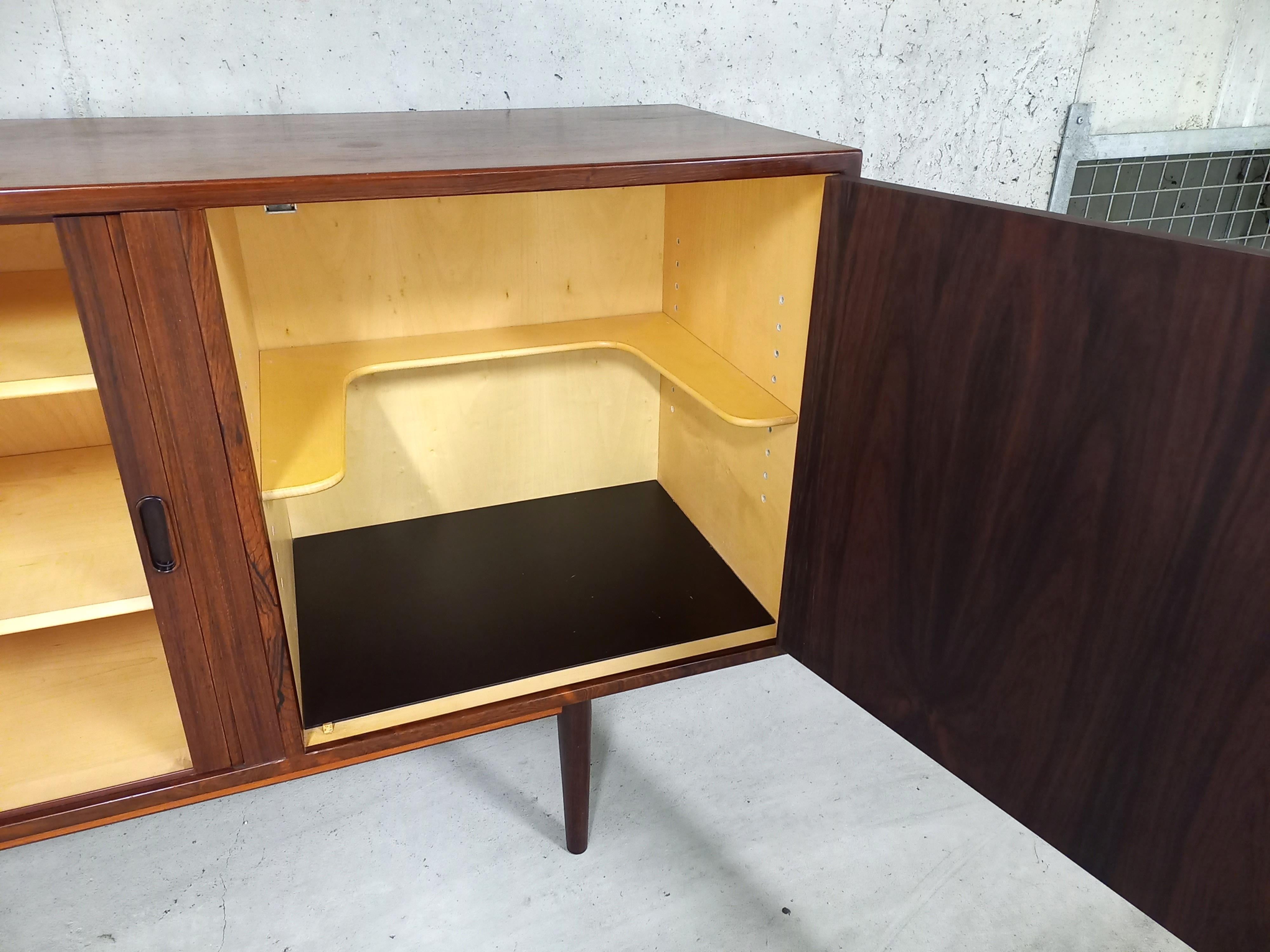 Palissandro Enfilade vintage scandinava in palissandro anni '60 del designer Arne Vodder in vendita