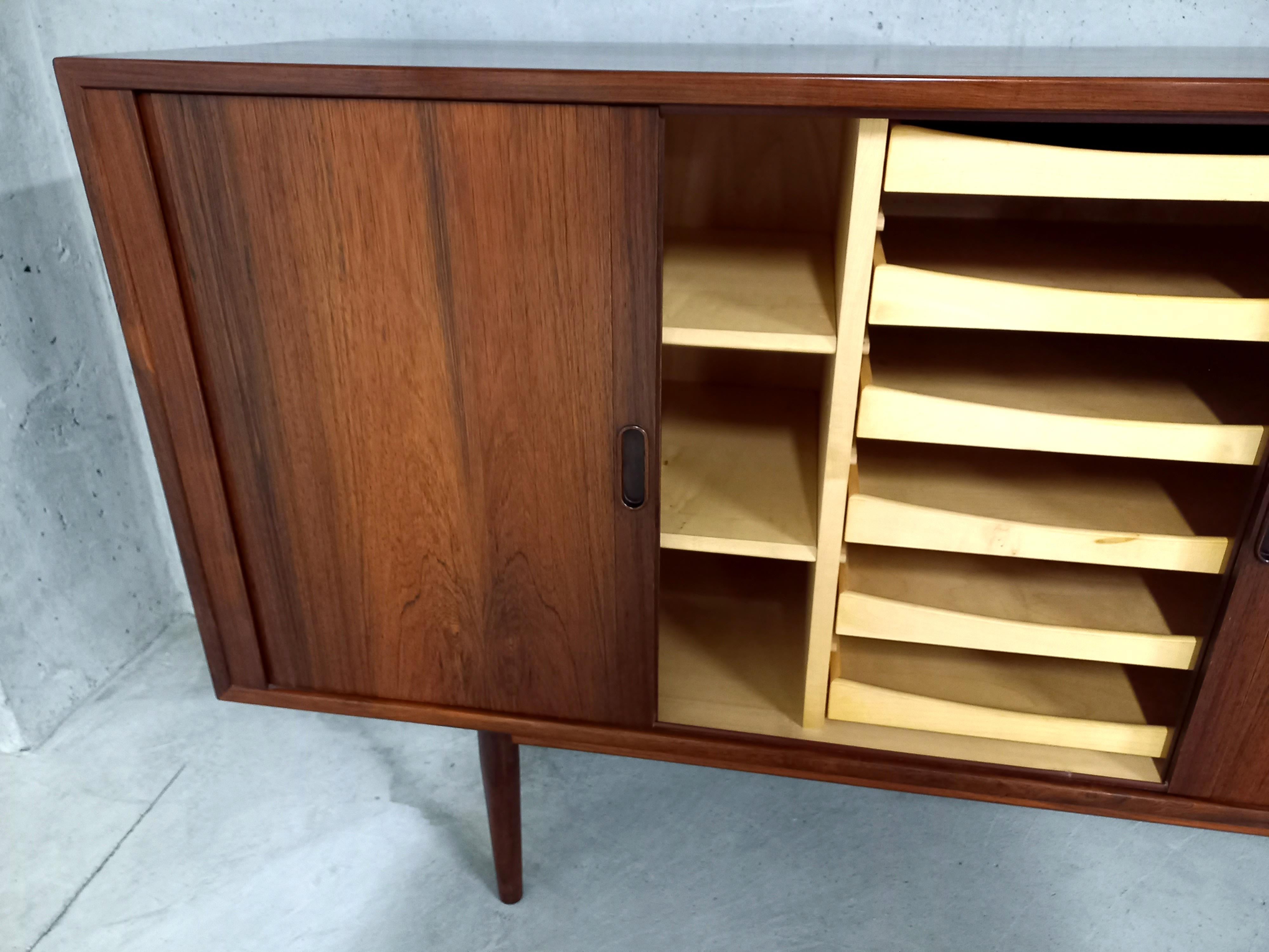 Enfilade vintage scandinava in palissandro anni '60 del designer Arne Vodder in vendita 2