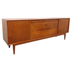 Enfilade vintage scandinave en teck des années 60 du designer Edvard Valentinsen