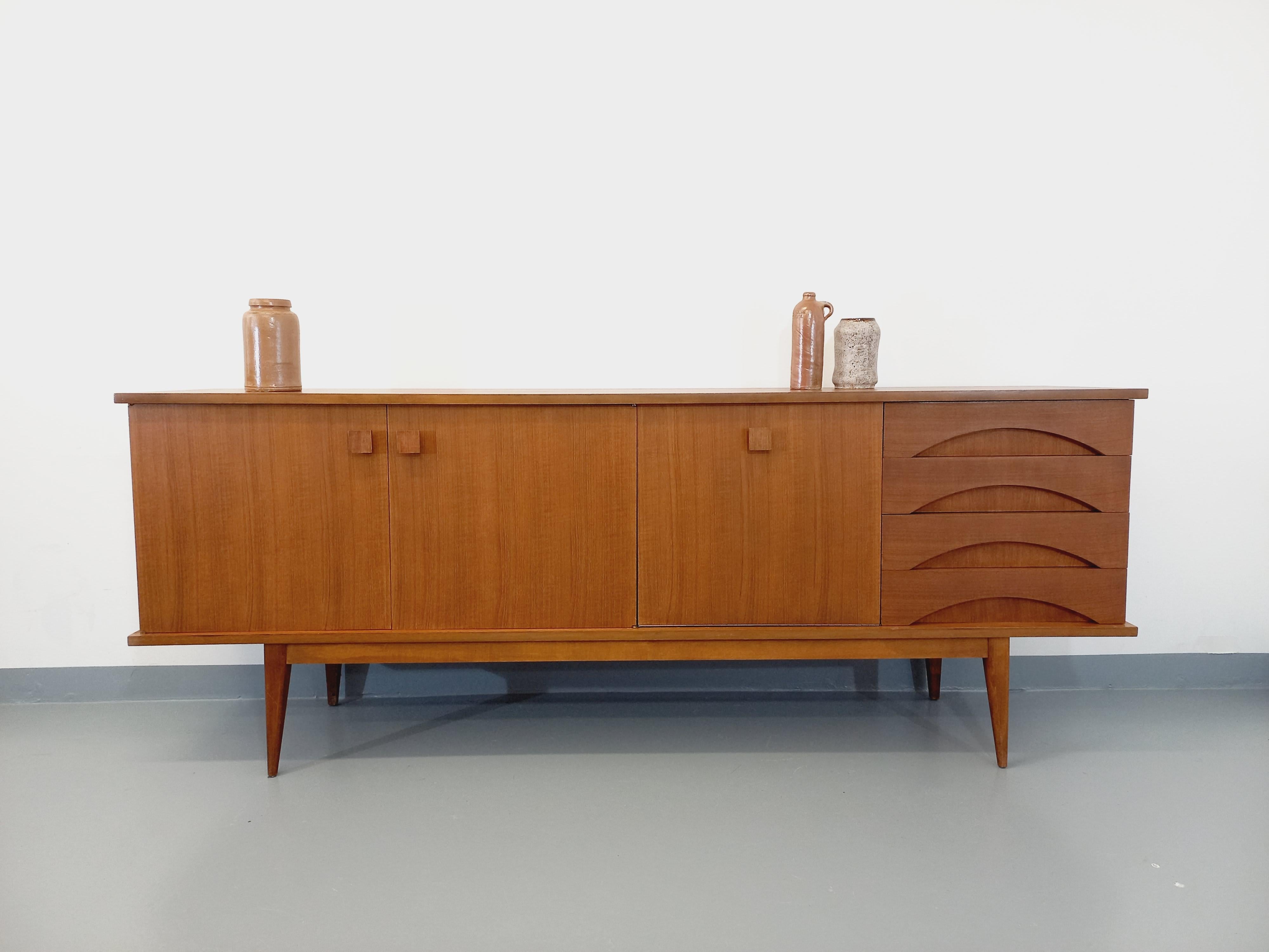 Enfilade vintage style scandinave en teck des années 60 en vente 5